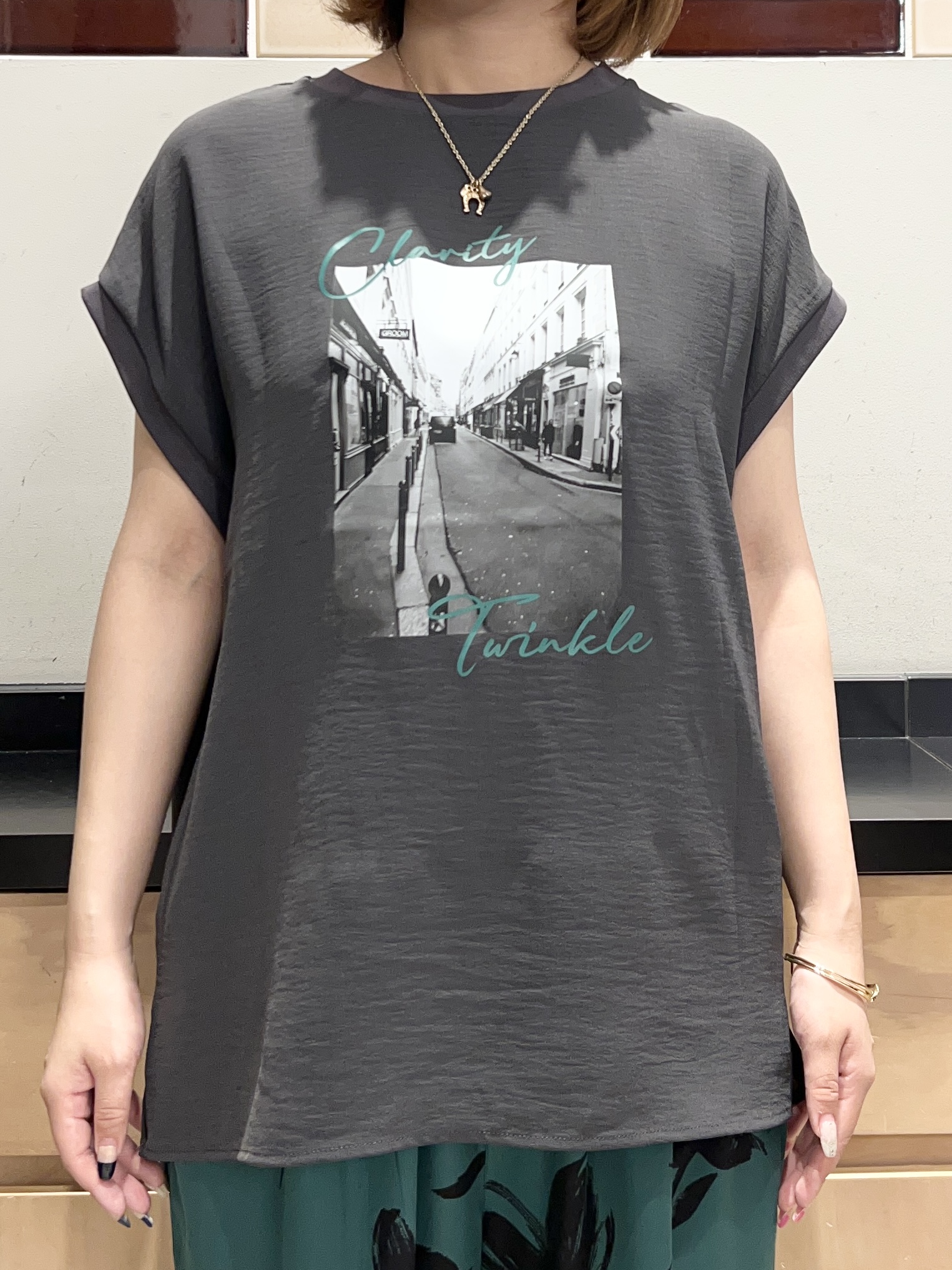 かのさんの「THE SHOP TK｜【ひんやりさらさら】軽やかに着られる プリントTシャツ」を使ったコーディネート