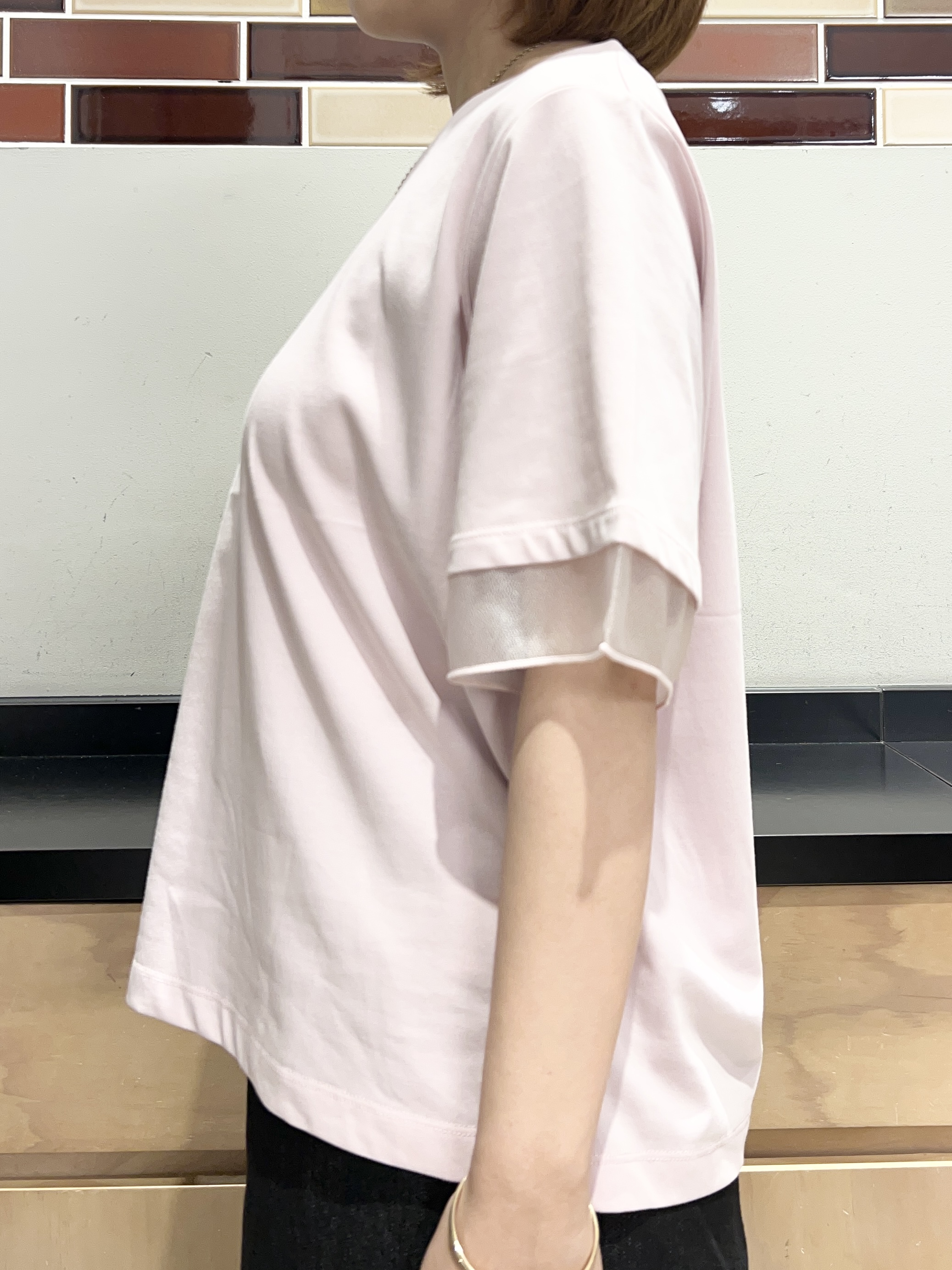 かのさんの「THE SHOP TK｜【M-XL/ひんやり】上品な透け感 袖口シアーTシャツ」を使ったコーディネート