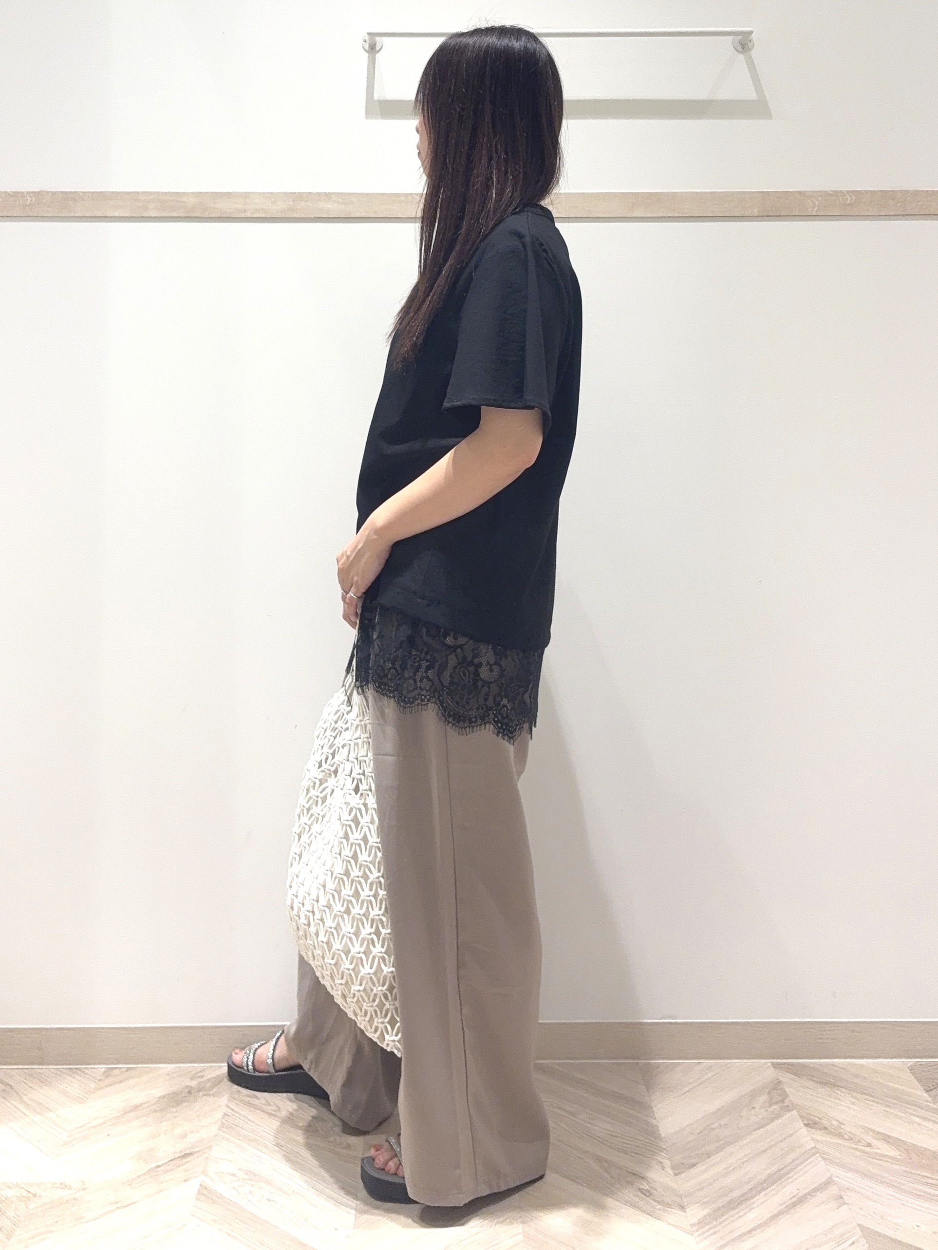 nanaさんの「SHOO･LA･RUE｜【S-LL/洗濯機可】軽凛(かろりん)ひんやり スキッパー裾レースブラウス」を使ったコーディネート