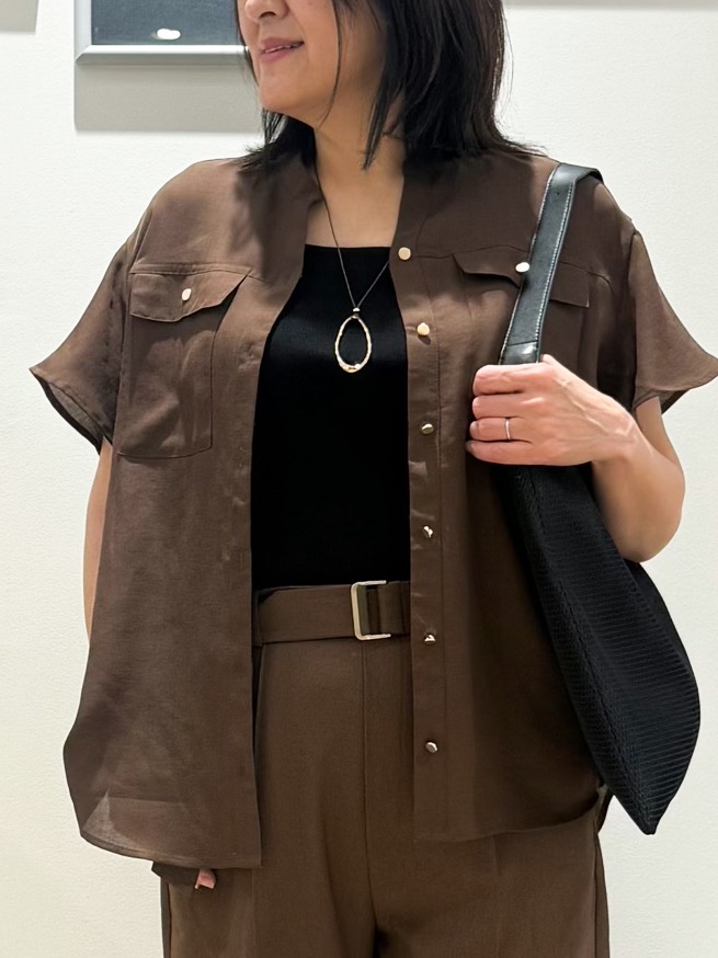 Lilyさんの「grove｜【洗濯機OK・ひんやり/SETUP可】シワになりにくい、フレアスリーブブラウス」を使ったコーディネート