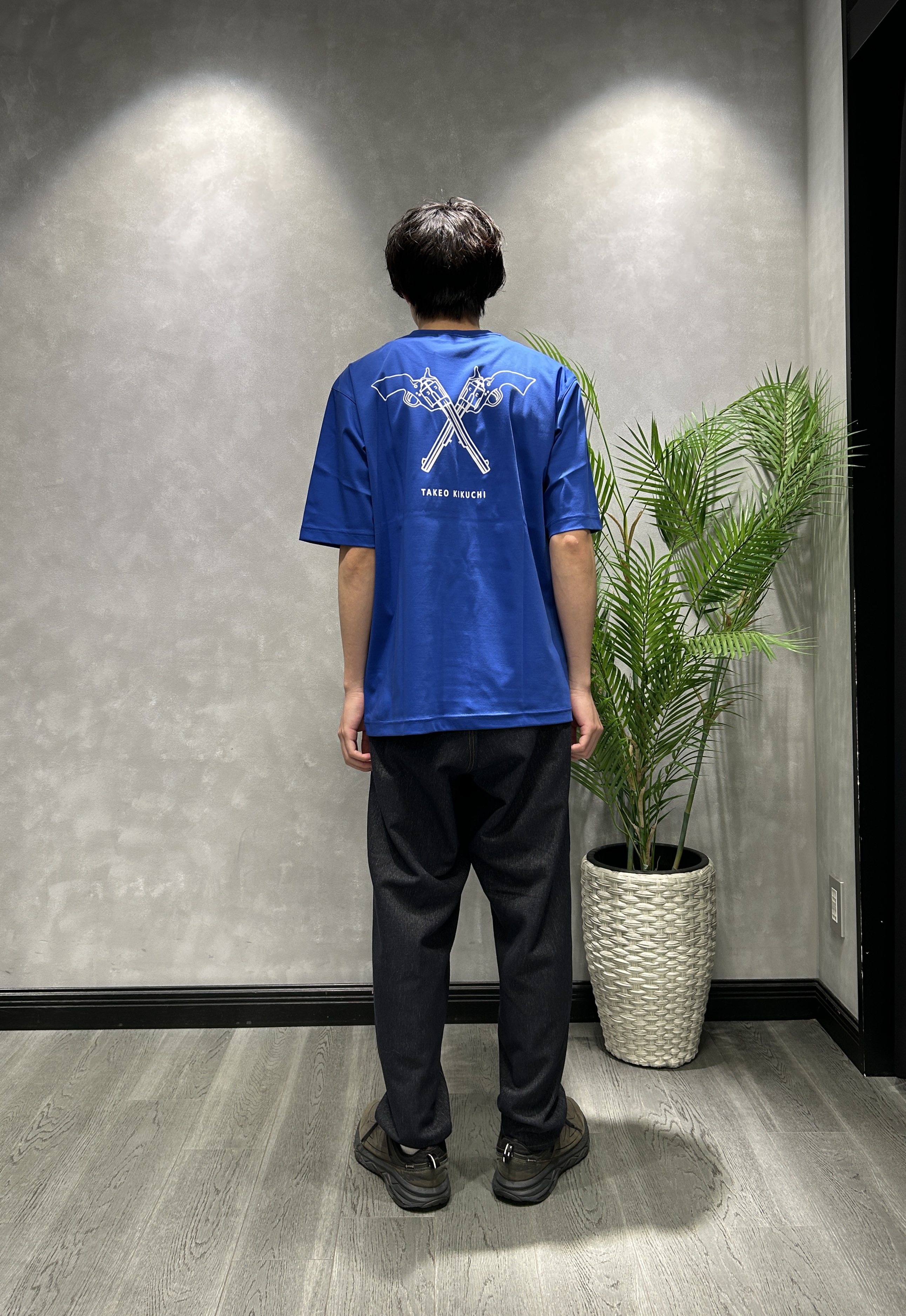 ruiさんの「TAKEO KIKUCHI｜【BOWLER HAT LABEL】アイスクリアコットン バッククロスピストル 半袖Tシャツ」を使ったコーディネート