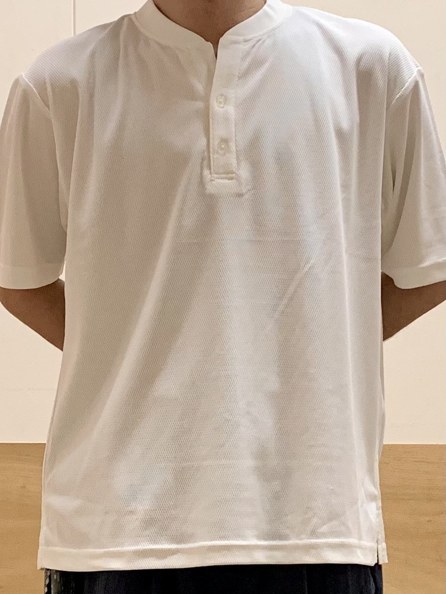 MATUさんの「THE SHOP TK｜【サラッと軽い着心地に。】BO-NO HENLEY TEE/ボーノヘンリーネック Tシャツ　吸水速乾」を使ったコーディネート