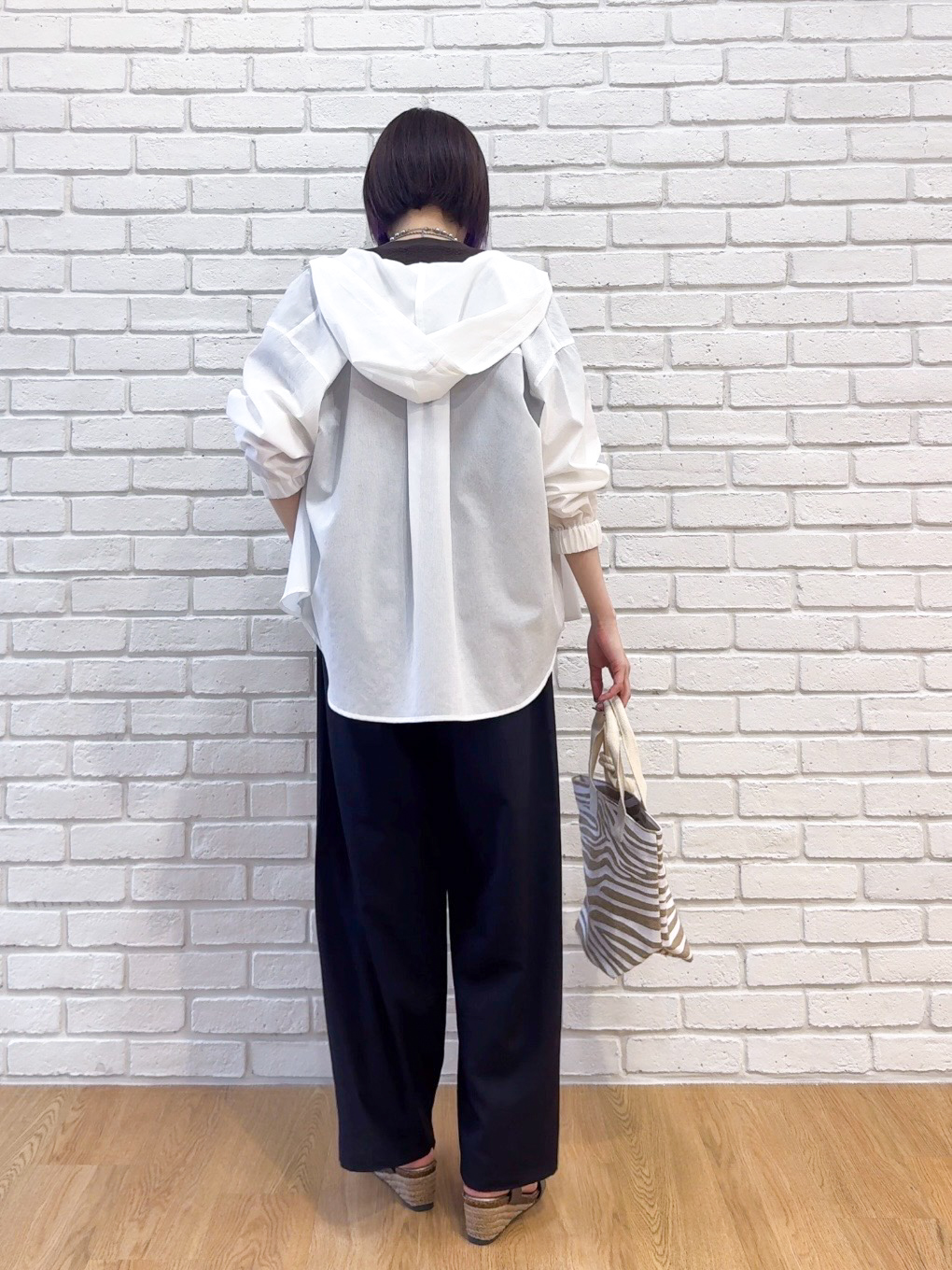 𝐜𝐡𝐢𝐤𝐚さんの「SHOO･LA･RUE｜【さらり快適/洗濯機可/S-LL】UVカット機能付き ライトな着心地 ひんやりシャツパーカ」を使ったコーディネート