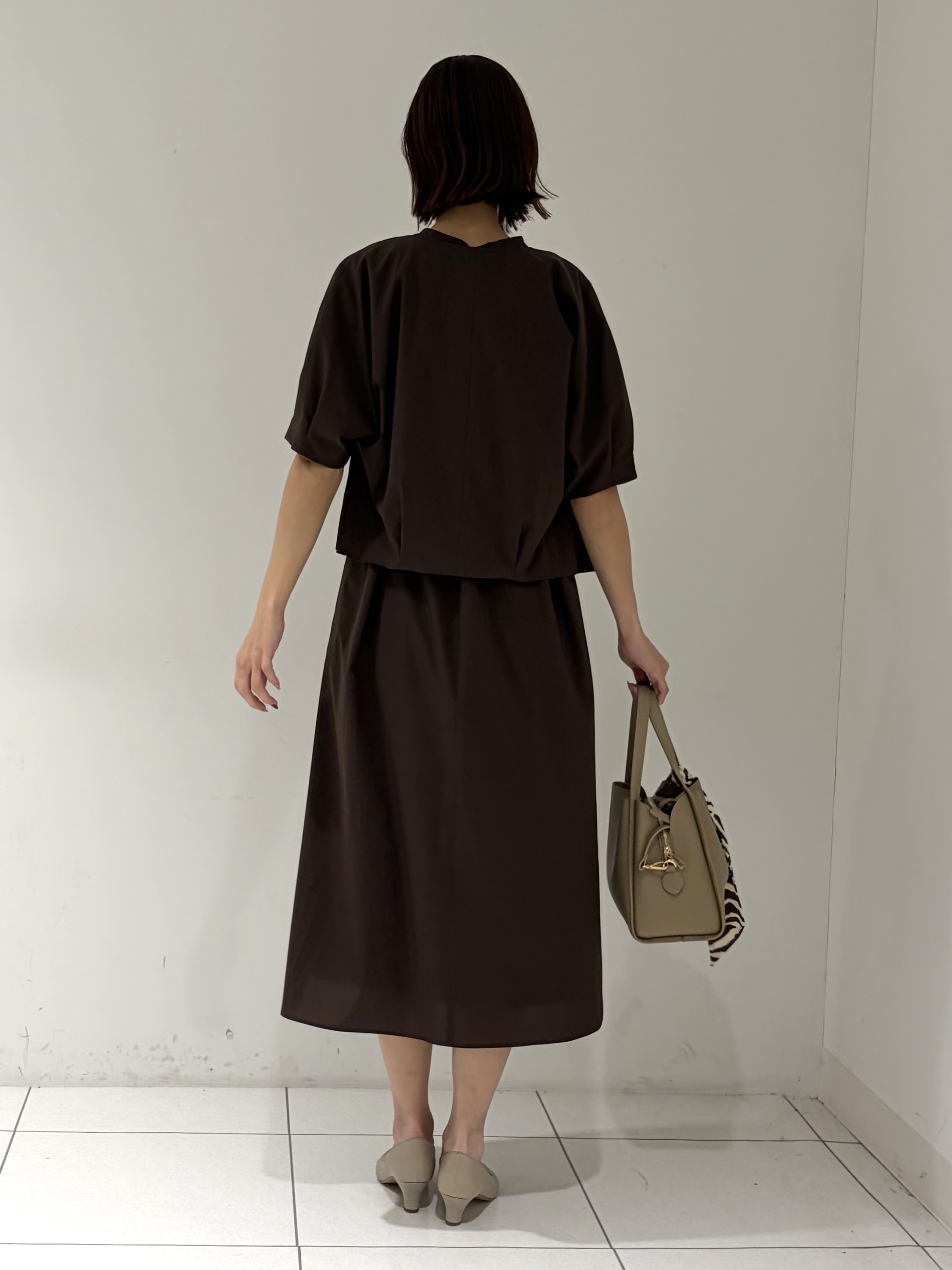 shioriさんの「INDIVI｜【撥水／UVカット】タックデザインブラウス」を使ったコーディネート
