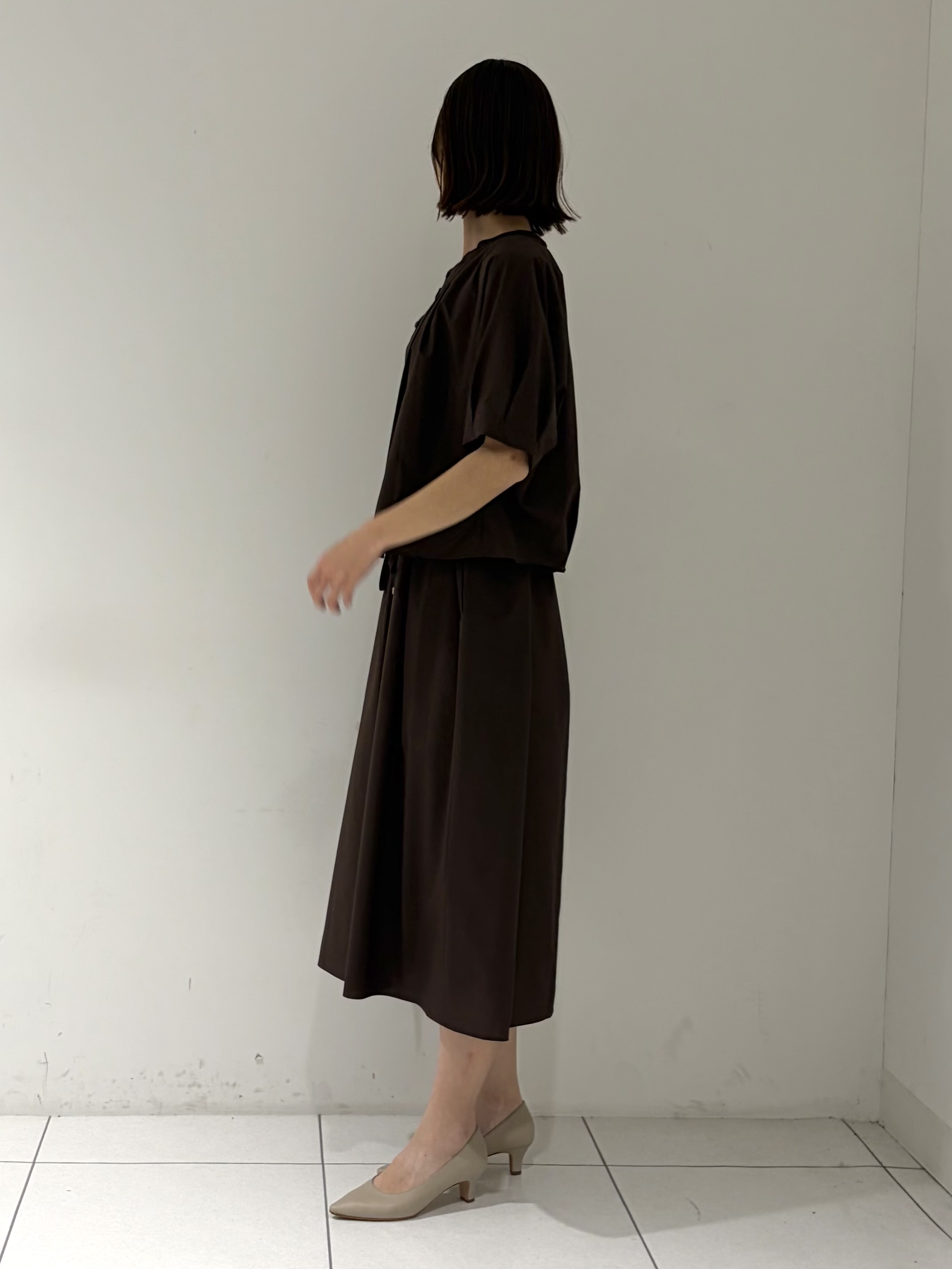 shioriさんの「INDIVI｜【撥水／UVカット】タックデザインブラウス」を使ったコーディネート