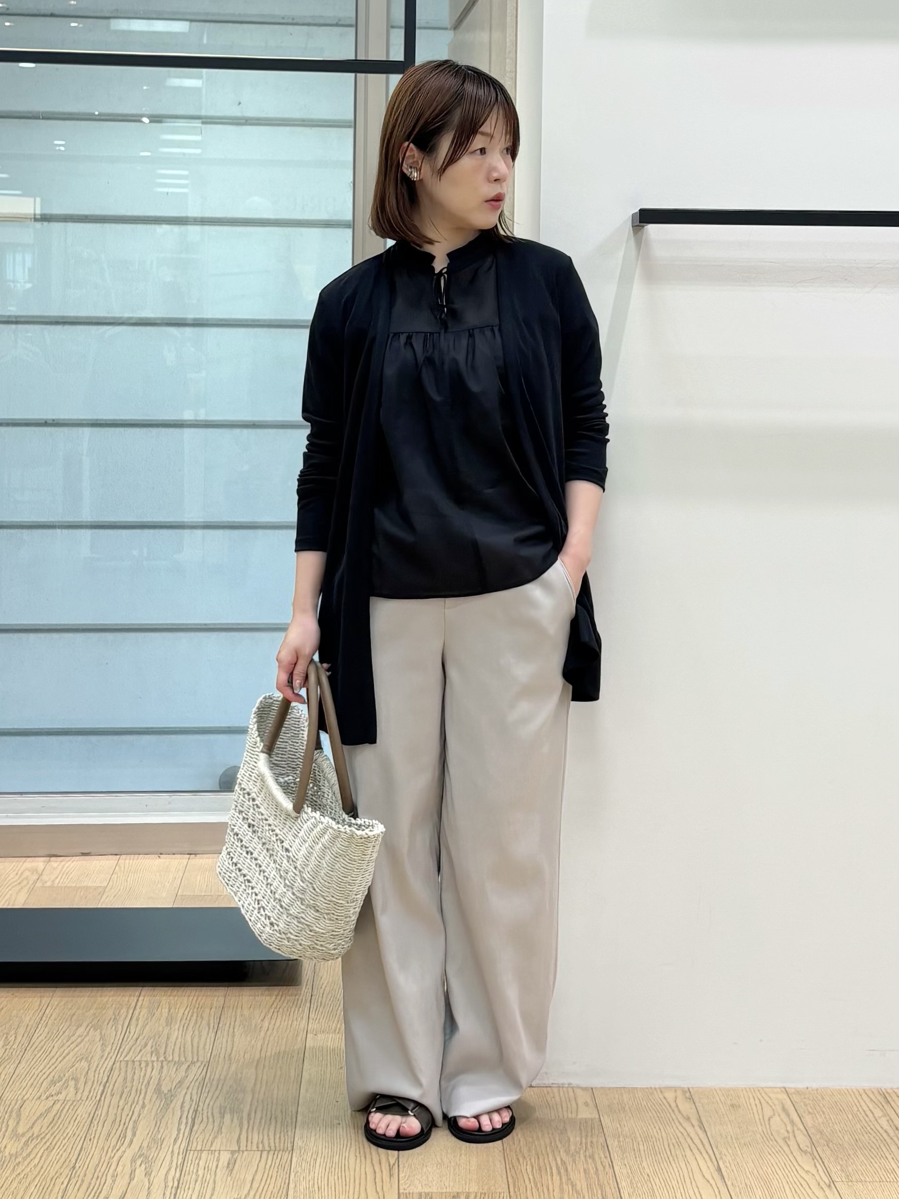 asamiさんの「INDIVI｜【洗える／軽やか】フリル衿ギャザーブラウス」を使ったコーディネート