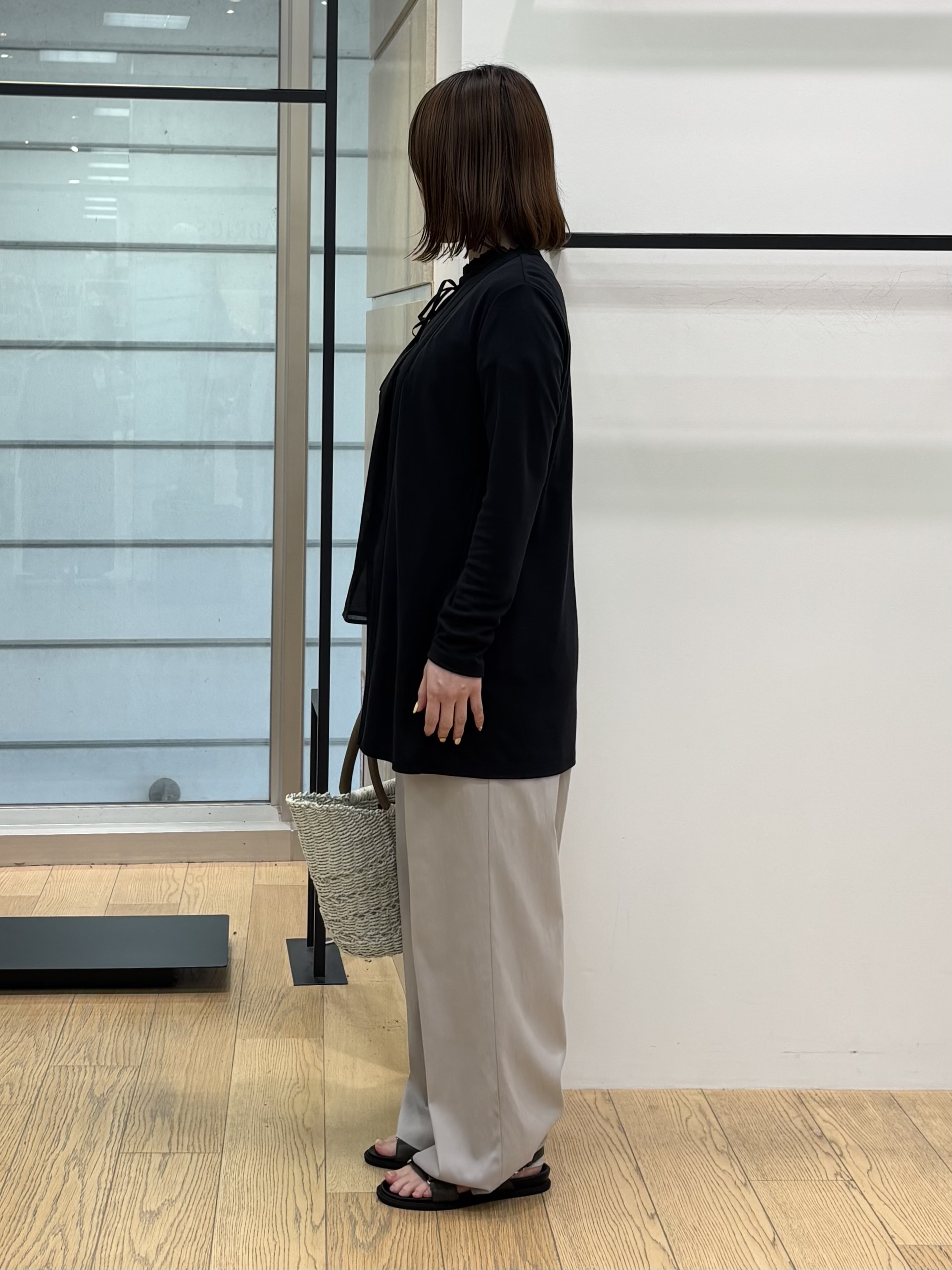 asamiさんの「INDIVI｜【洗える／軽やか】フリル衿ギャザーブラウス」を使ったコーディネート