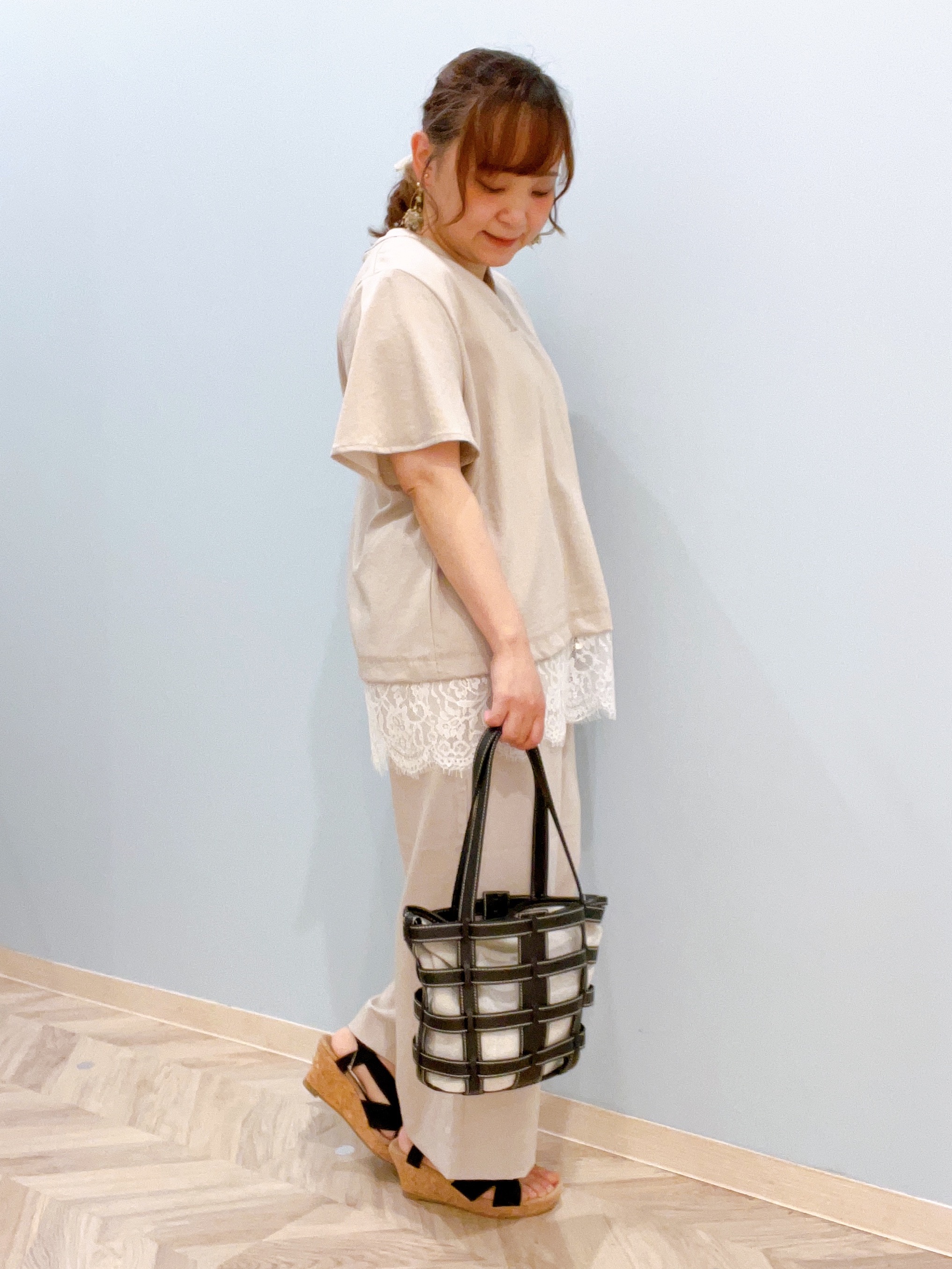kitaさんの「SHOO･LA･RUE｜【S-LL/洗濯機可】軽凛(かろりん)ひんやり スキッパー裾レースブラウス」を使ったコーディネート