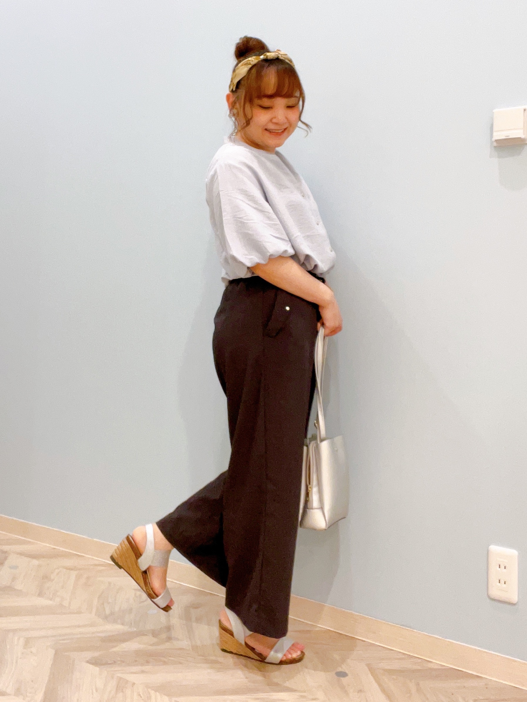 kitaさんの「SHOO･LA･RUE｜【S-LL/洗濯機可】バルーンスリーブ　キーネックブラウス」を使ったコーディネート
