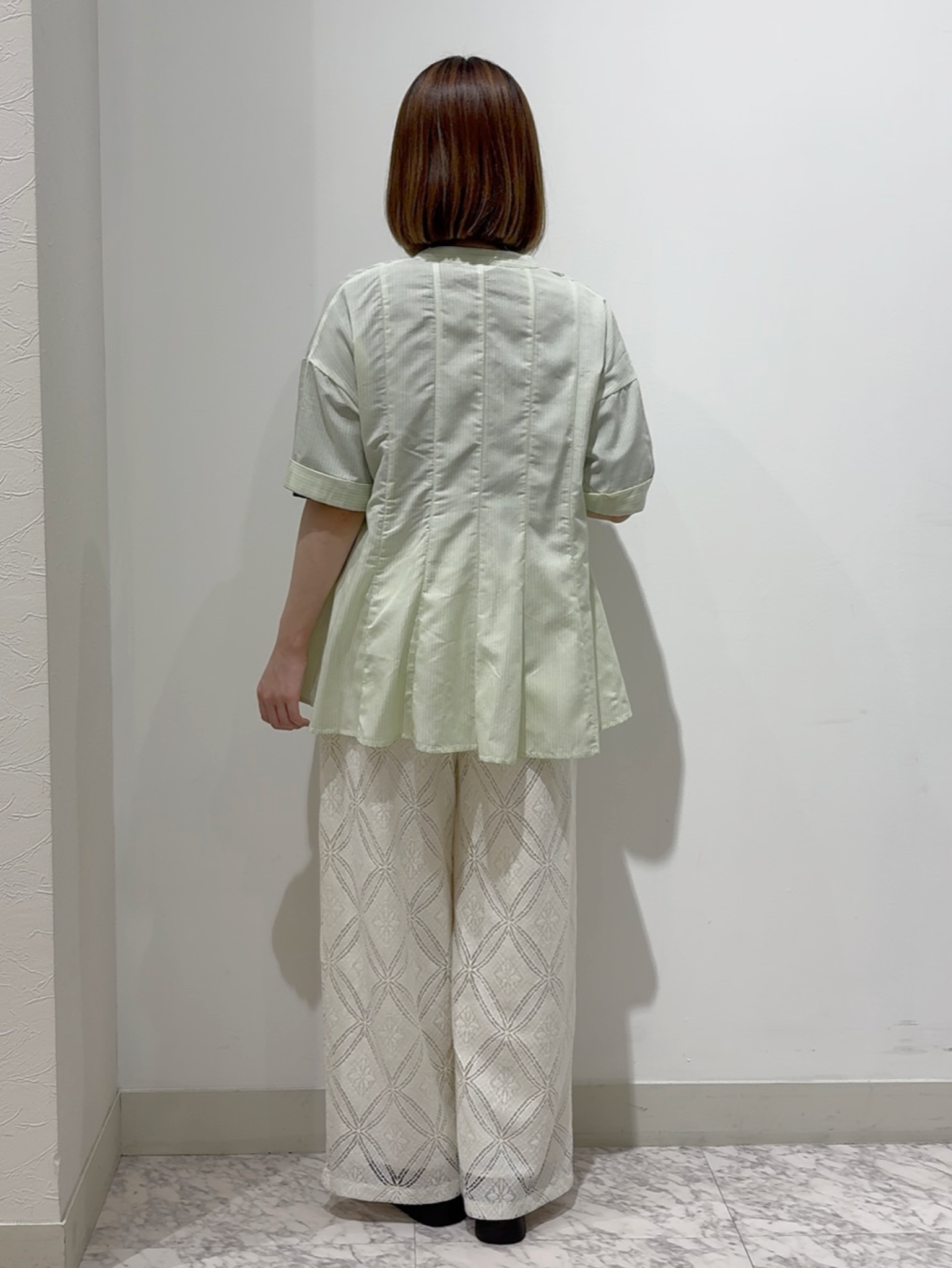 しかっちさんの「grove｜【洗濯機OK・ひんやり】さらっと軽やか、夏のフレアシャツ」を使ったコーディネート