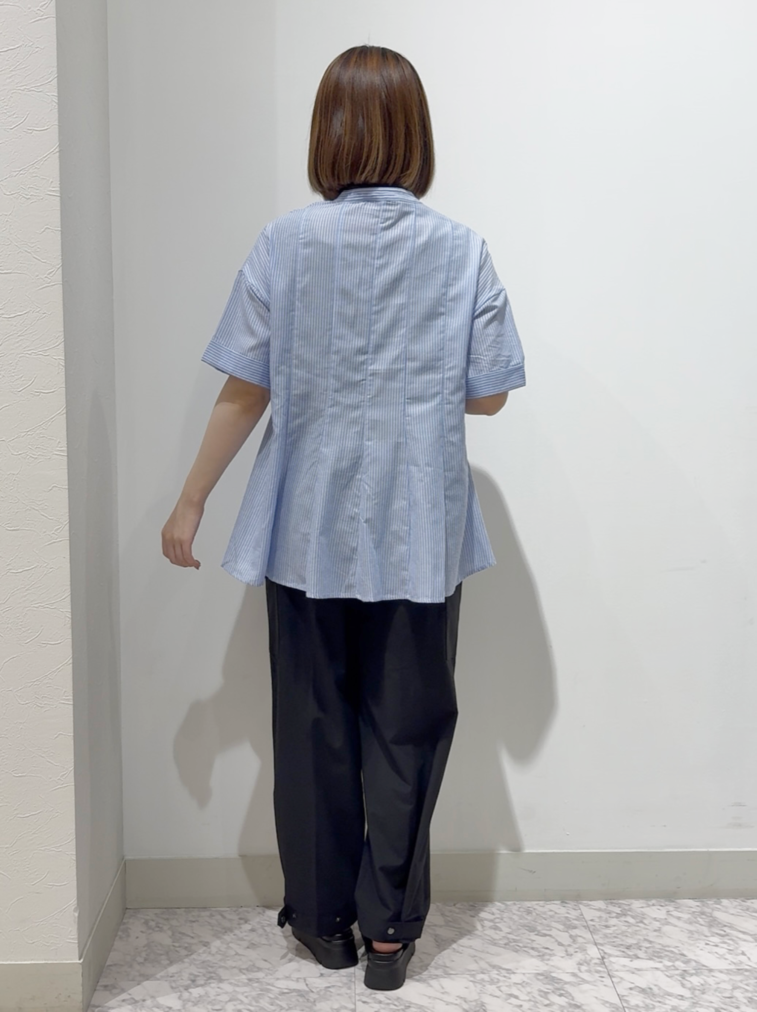 しかっちさんの「grove｜【洗濯機OK・ひんやり】さらっと軽やか、夏のフレアシャツ」を使ったコーディネート