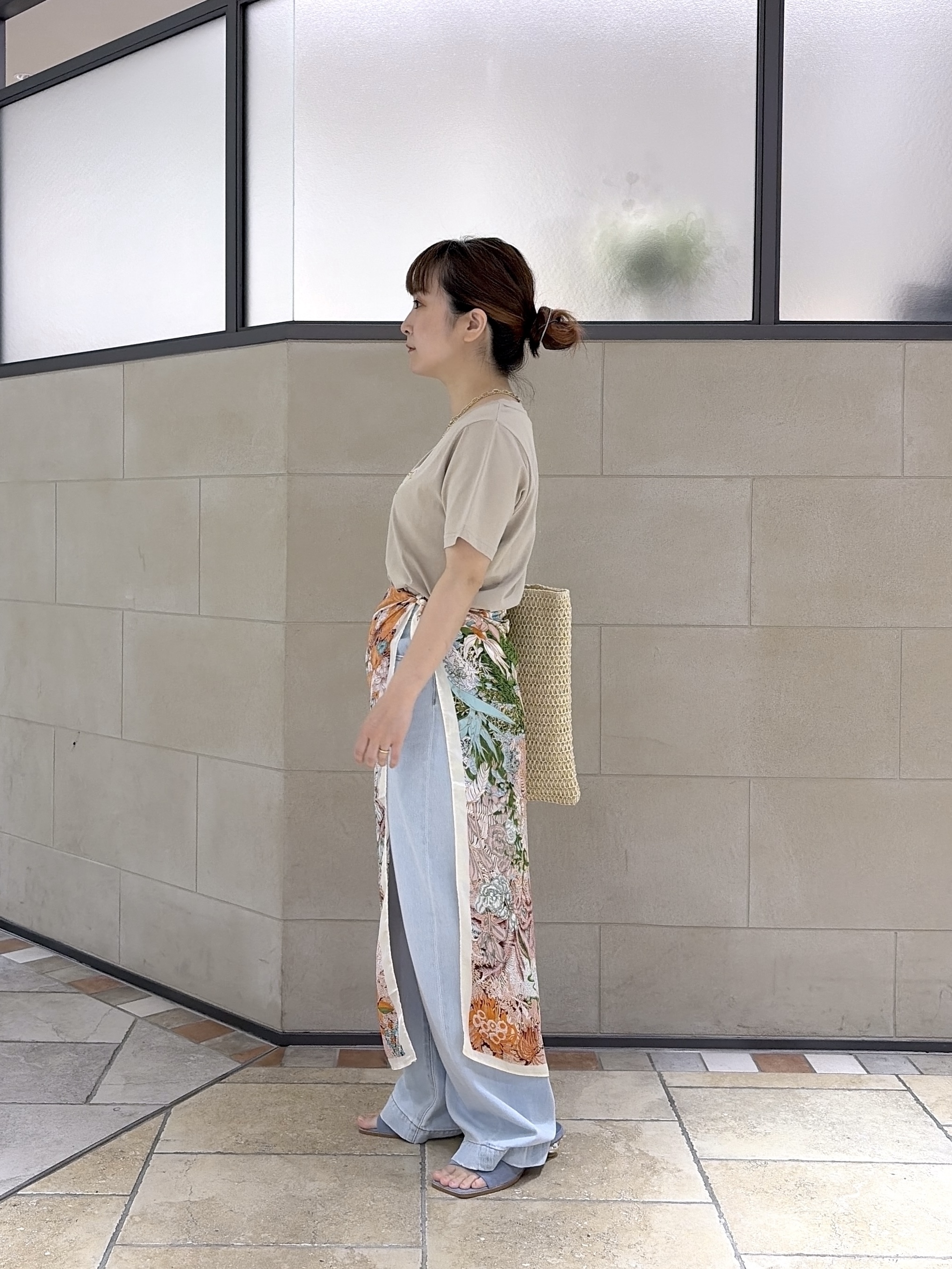 よねさんの「INDIVI｜3DプリントロゴTシャツ」を使ったコーディネート