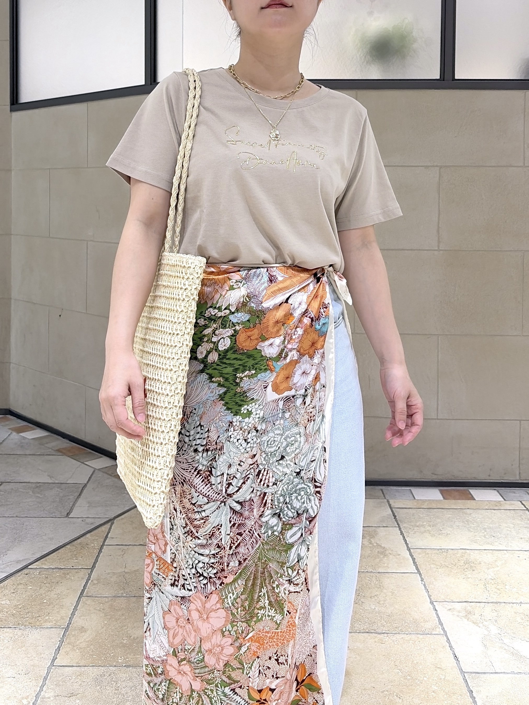 よねさんの「INDIVI｜3DプリントロゴTシャツ」を使ったコーディネート