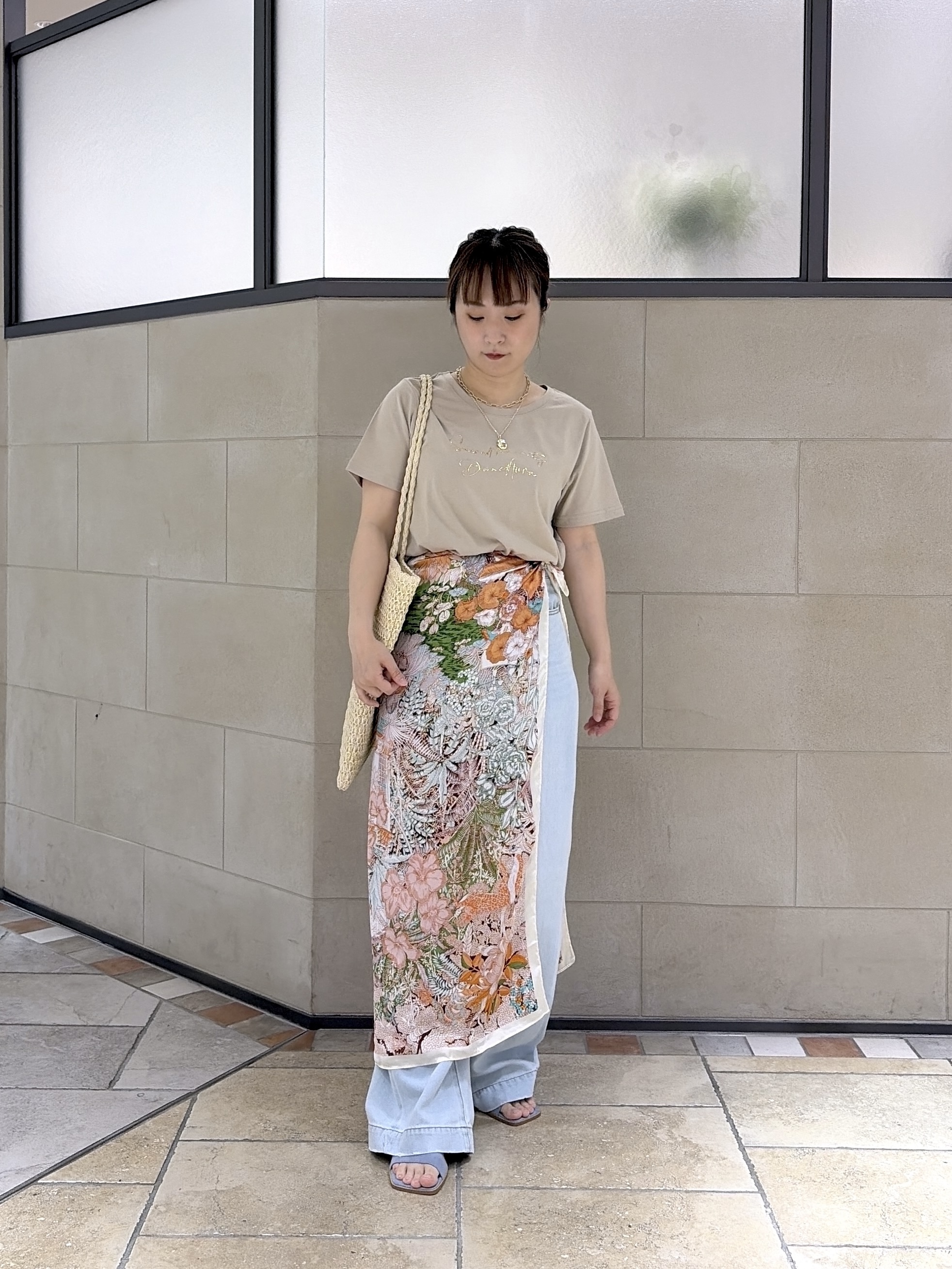 よねさんの「INDIVI｜3DプリントロゴTシャツ」を使ったコーディネート
