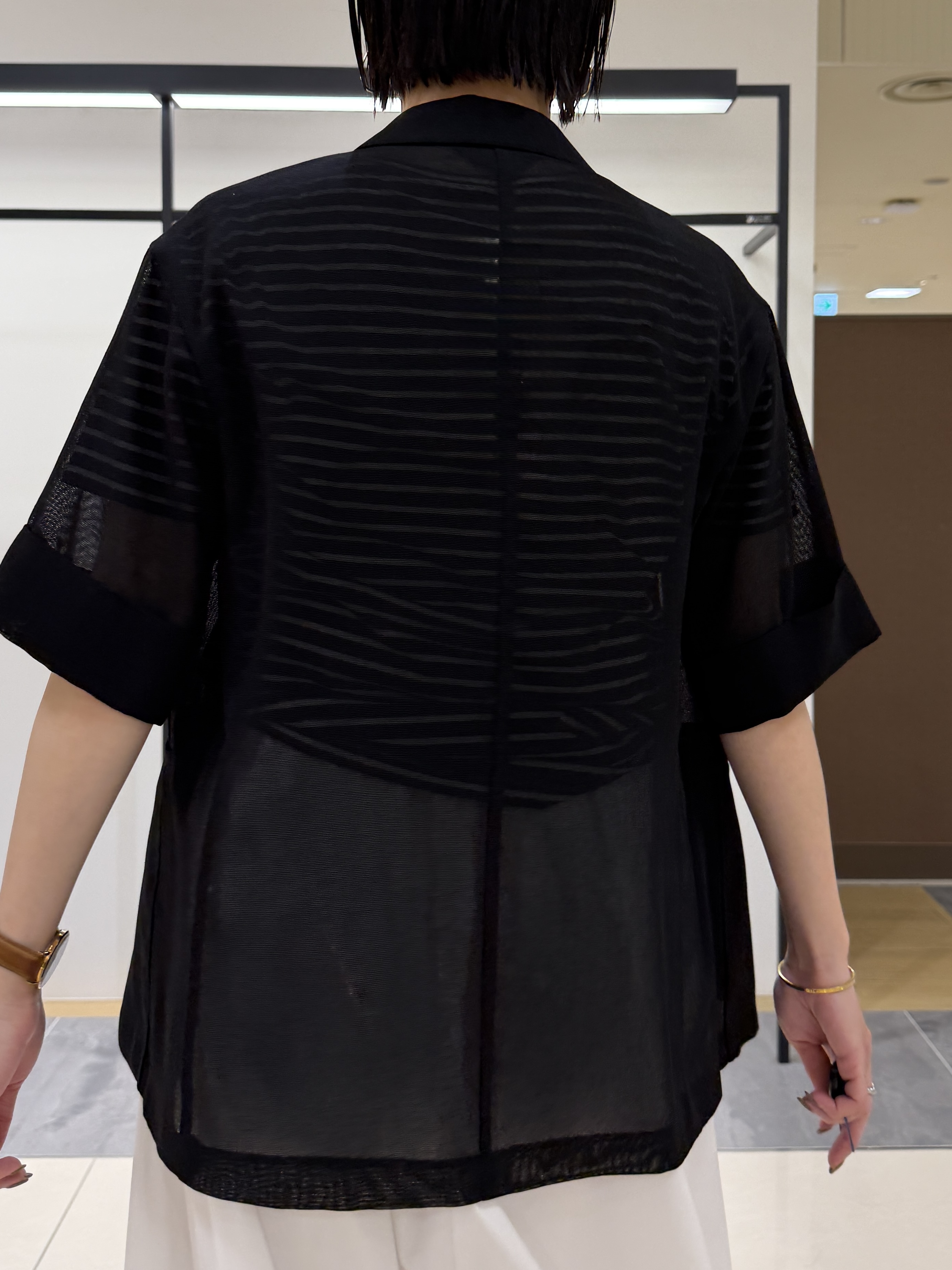 shihoさんの「INDIVI｜【洗える／メッシュ素材／SETUP可能】半袖シアージャケット」を使ったコーディネート