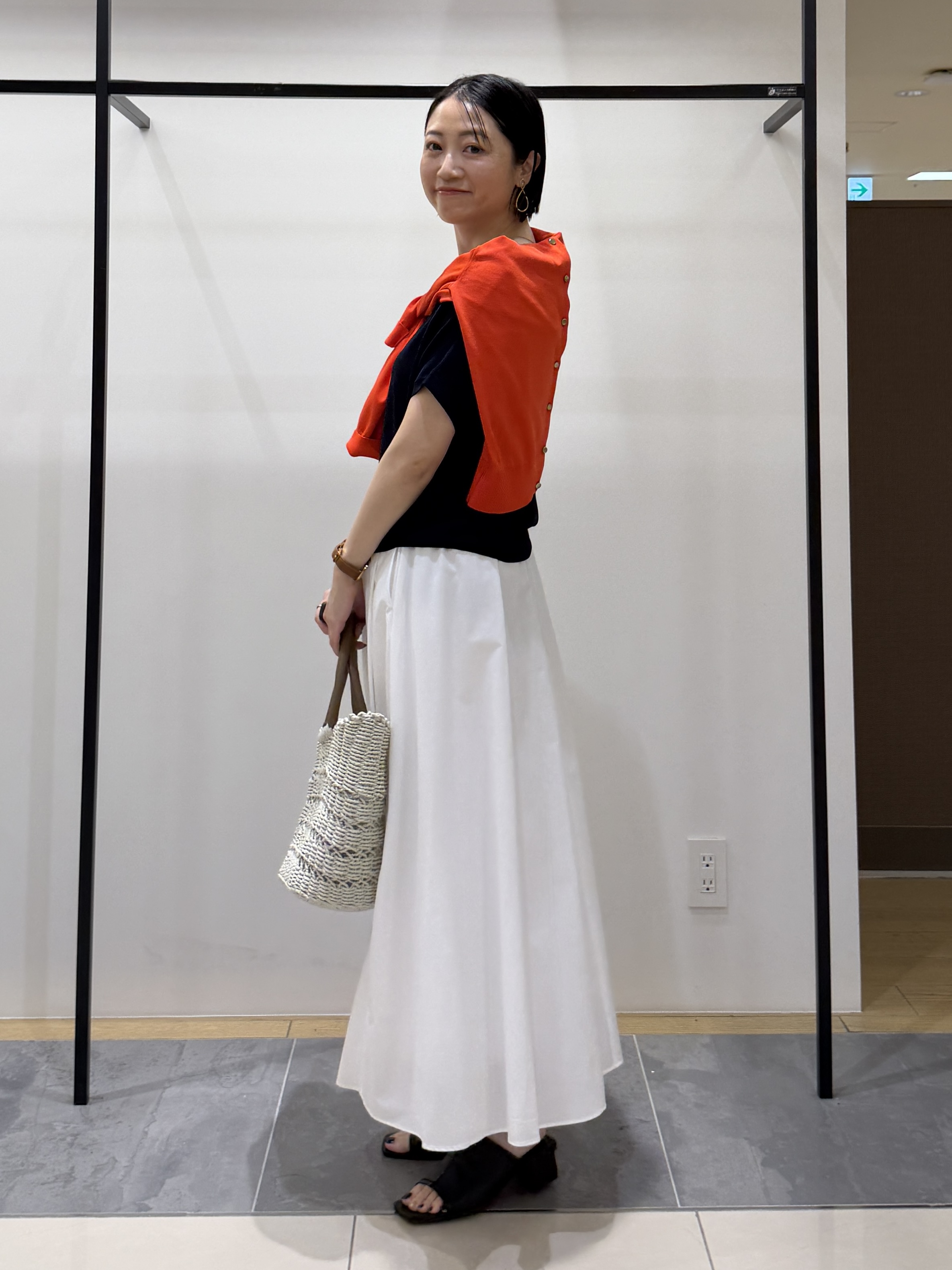 shihoさんの「INDIVI｜【洗える】ガーター編みVネックニットT」を使ったコーディネート