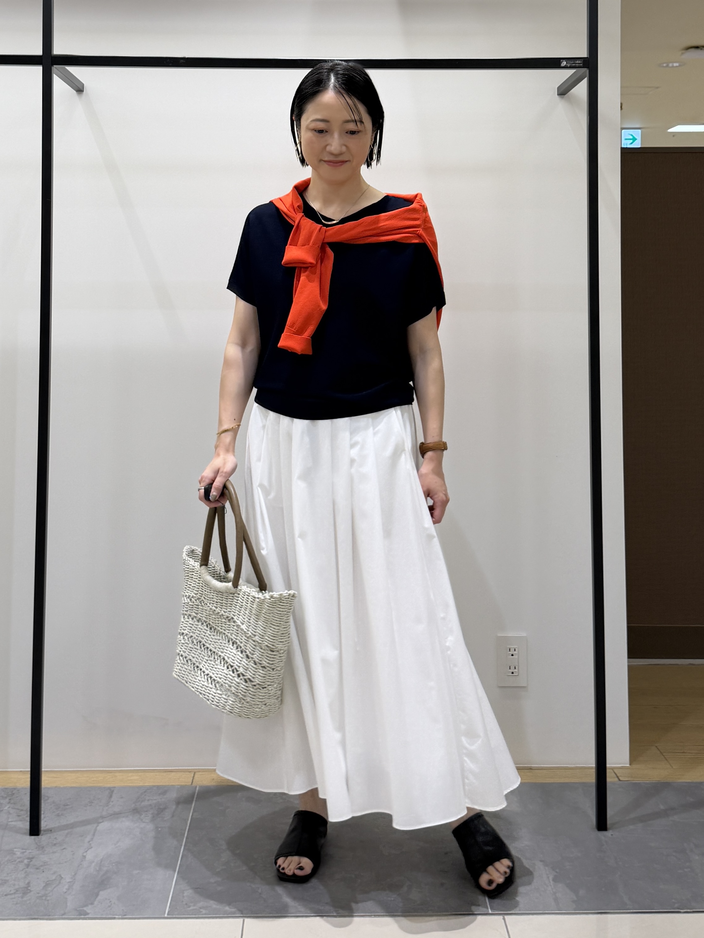 shihoさんの「INDIVI｜【洗える】ガーター編みVネックニットT」を使ったコーディネート