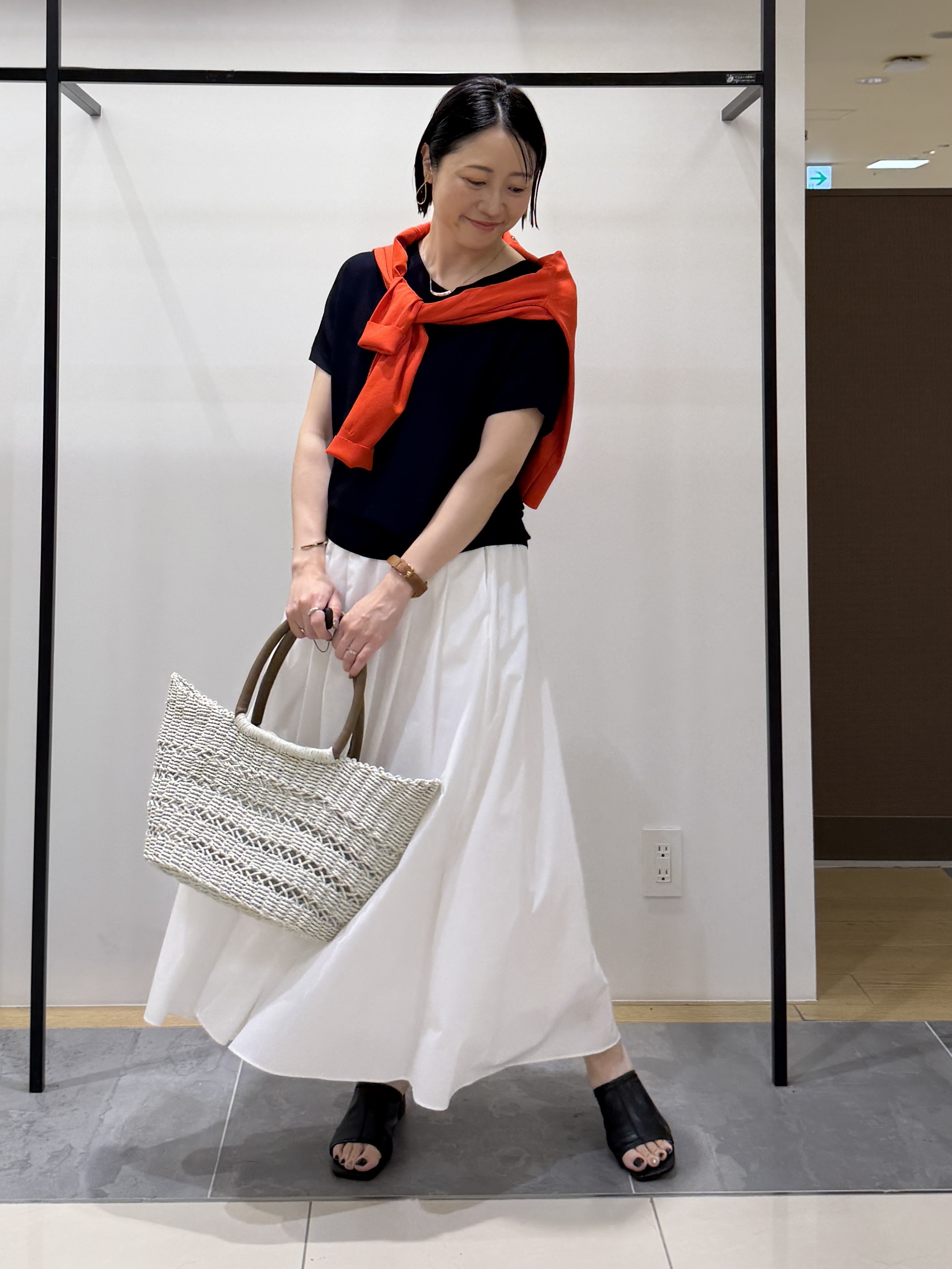 shihoさんの「INDIVI｜【洗える】ガーター編みVネックニットT」を使ったコーディネート