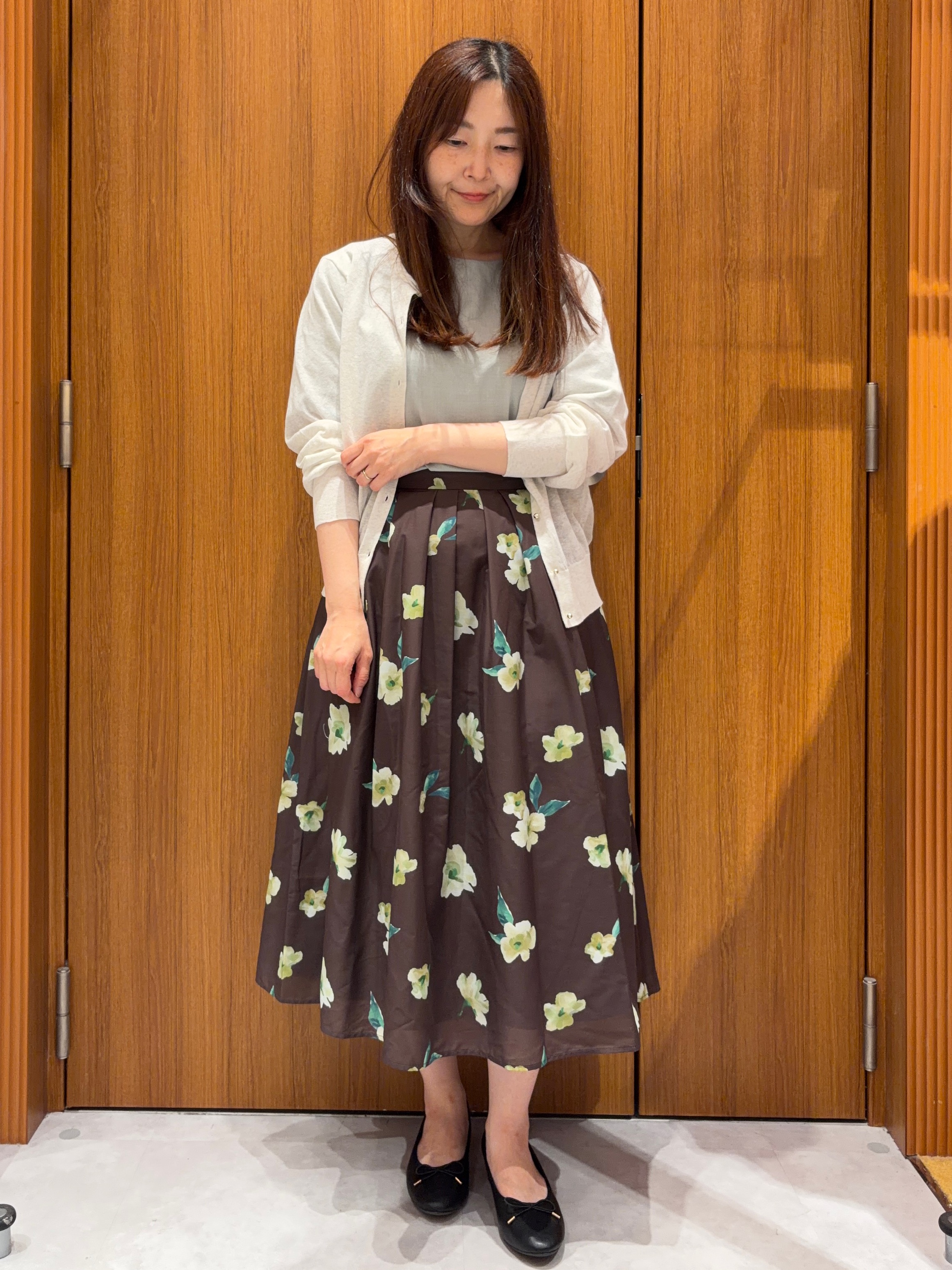 アスカさんの「index｜【接触冷感】タックパフスリーブブラウス《吸水速乾／防シワ／洗濯機OK／XS～3L／6col》」を使ったコーディネート