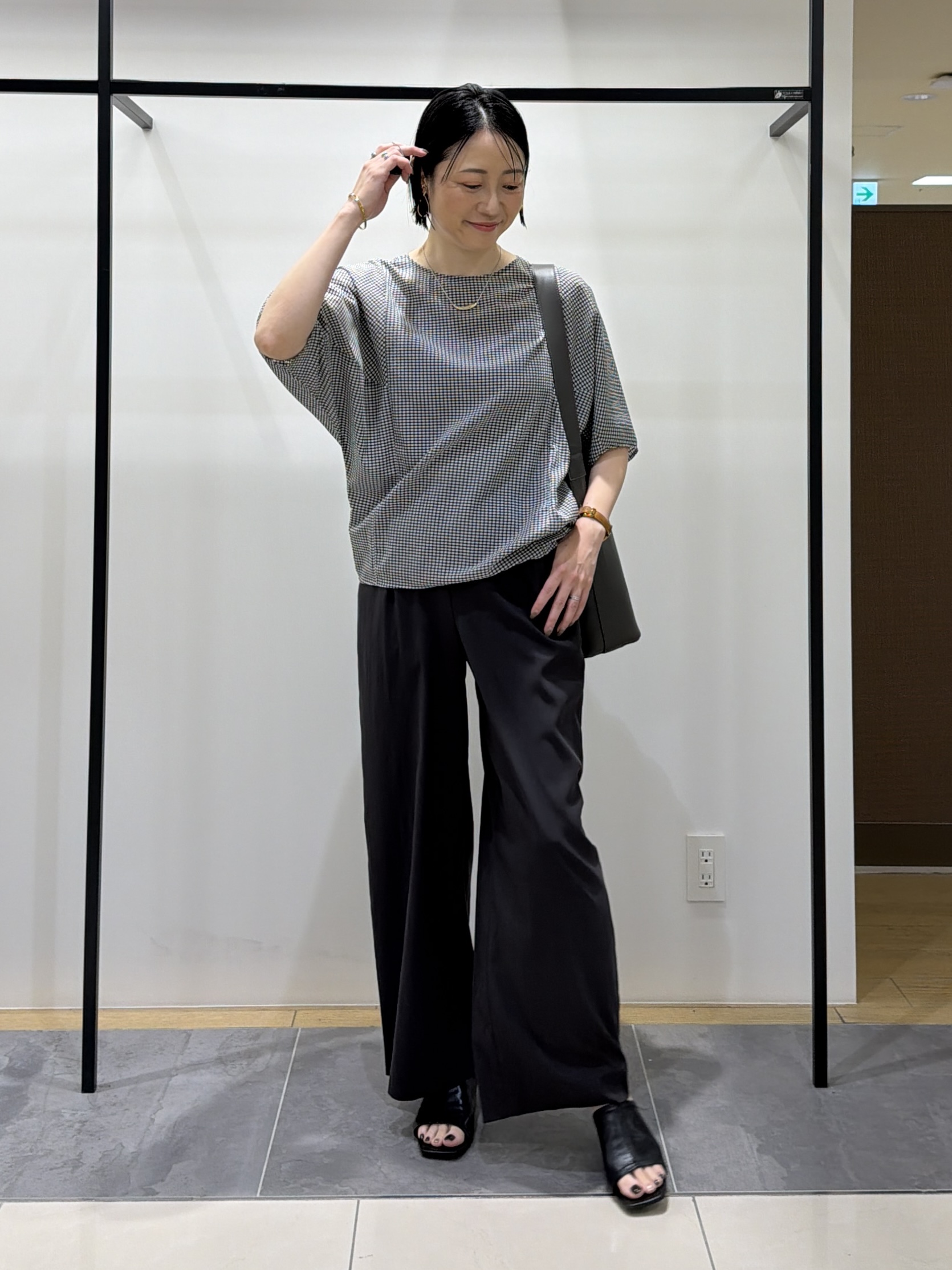 shihoさんの「INDIVI｜【体型カバー】サッカーチェックドルマントップス」を使ったコーディネート