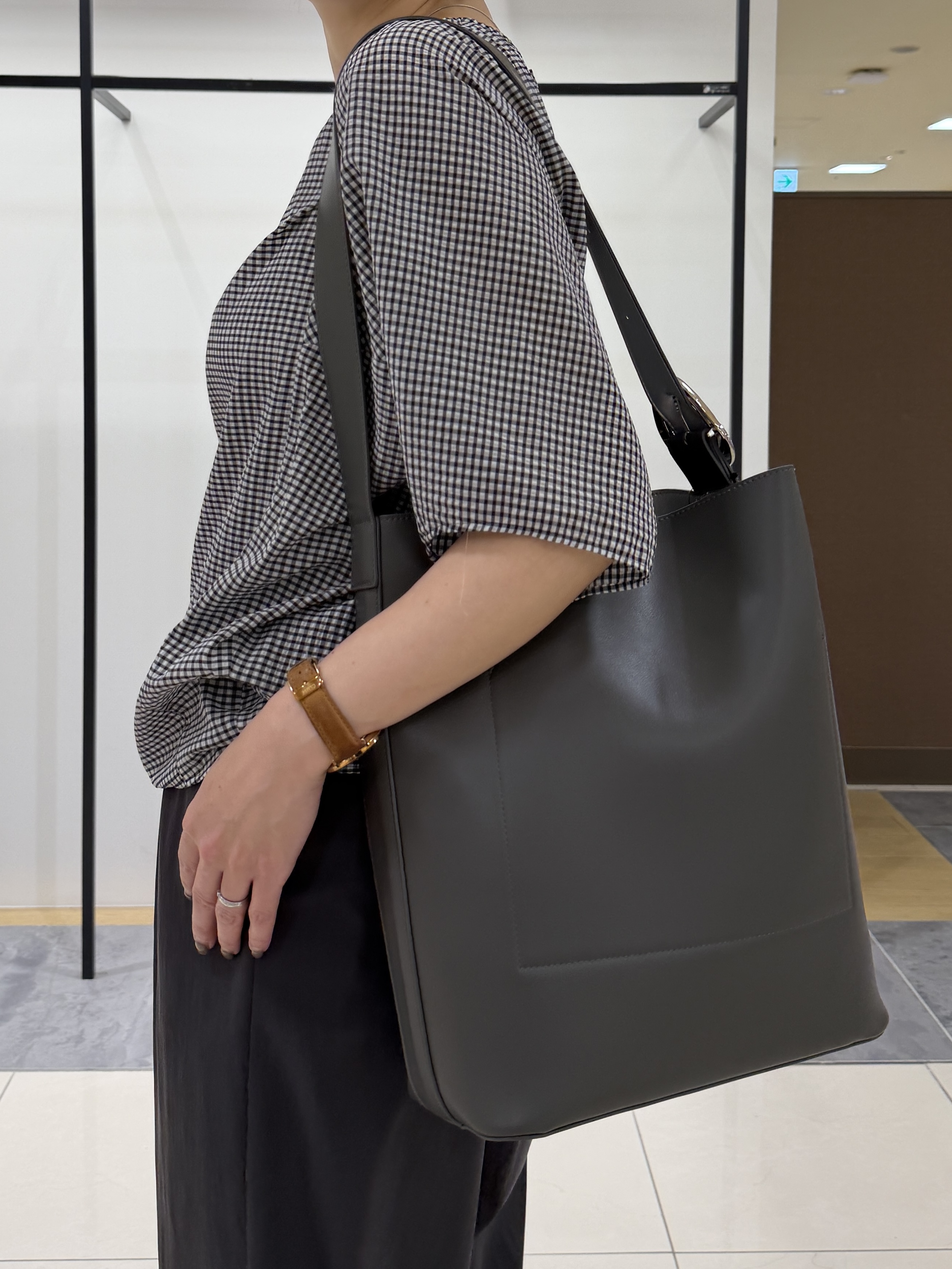 shihoさんの「INDIVI｜【体型カバー】サッカーチェックドルマントップス」を使ったコーディネート