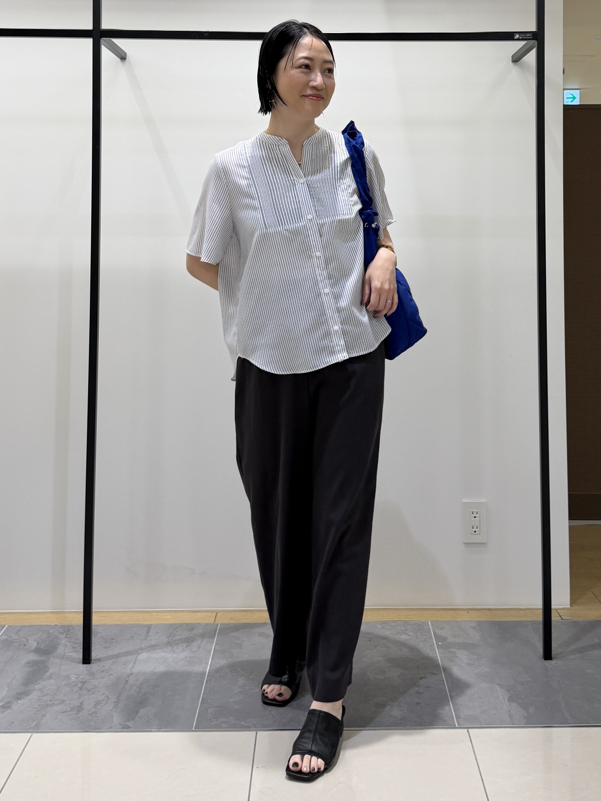 shihoさんの「INDIVI｜【接触冷感/洗える】シアーシャンブレーピンタックブラウス」を使ったコーディネート