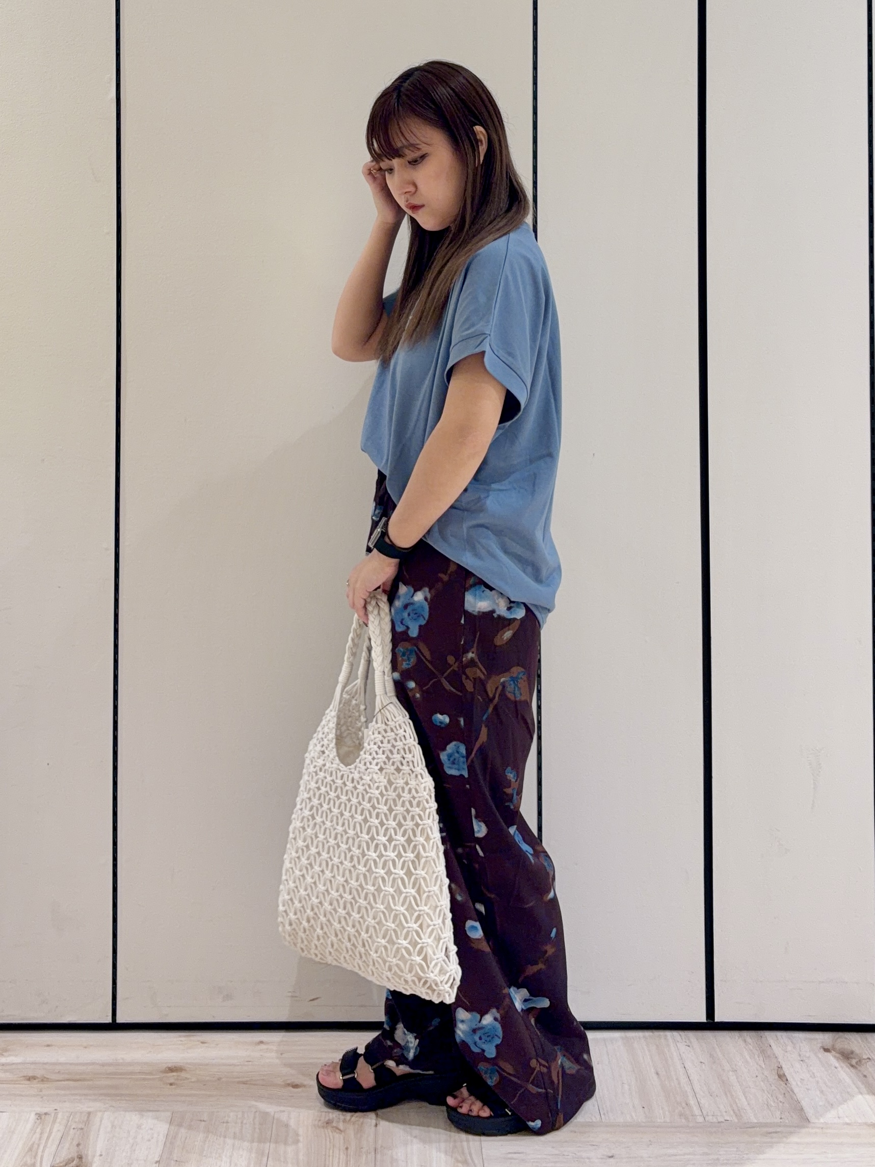 ひっかさんの「SHOO･LA･RUE｜【汗じみ防止/ひんやり/S-LL】インせず着られる 刺繍ロゴTシャツ」を使ったコーディネート