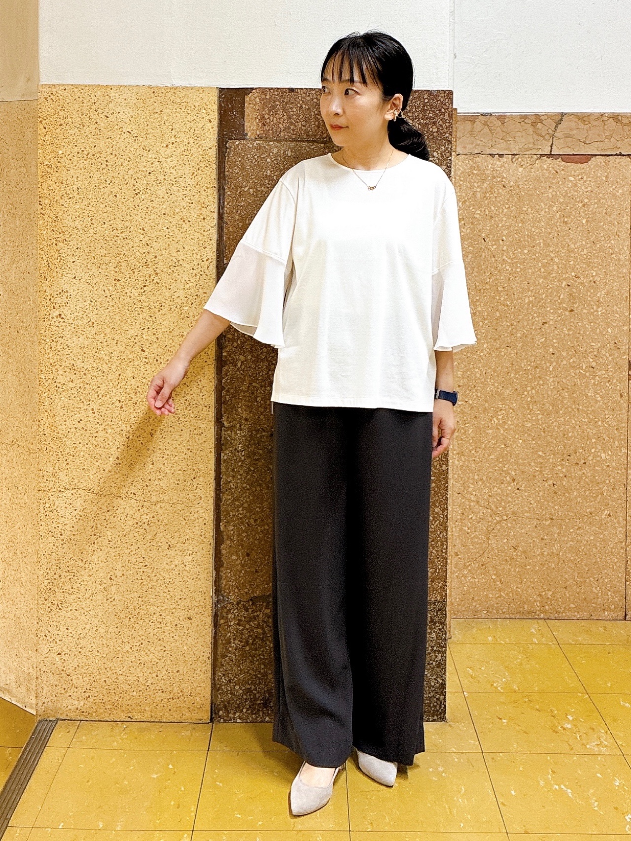 hattoriさんの「INDIVI｜【洗える/華奢見え】袖シアープルオーバー」を使ったコーディネート