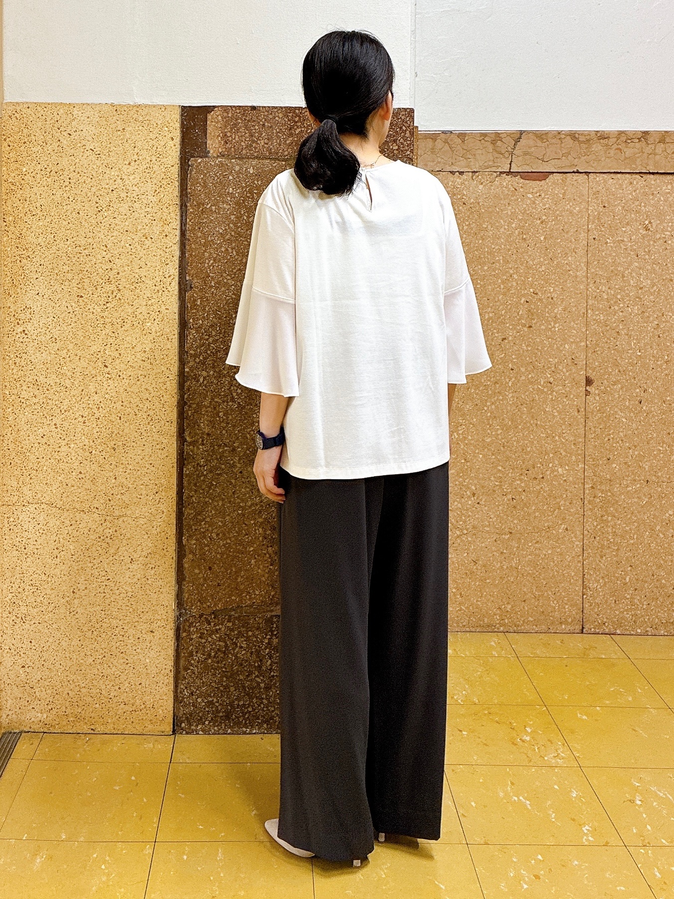 hattoriさんの「INDIVI｜【洗える/華奢見え】袖シアープルオーバー」を使ったコーディネート
