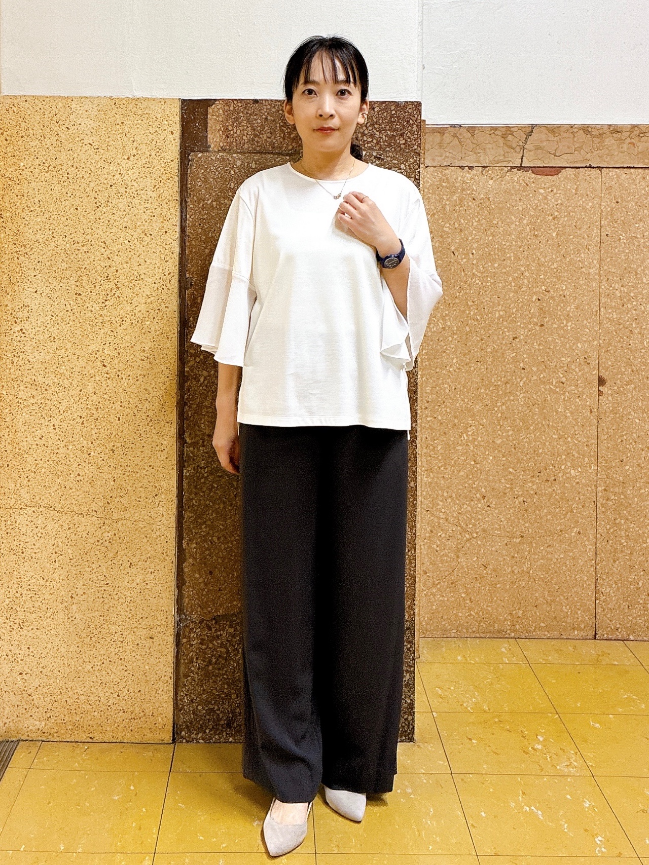 hattoriさんの「INDIVI｜【洗える/華奢見え】袖シアープルオーバー」を使ったコーディネート