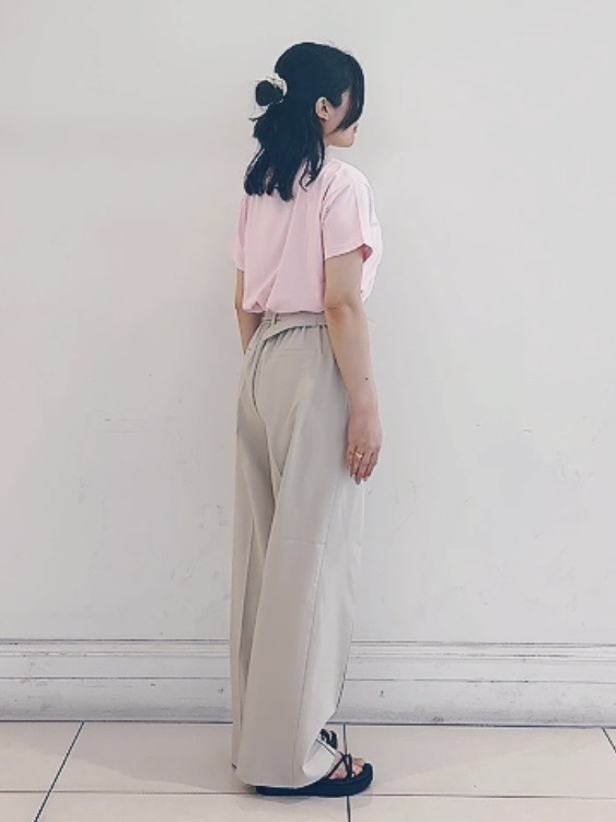チョコさんの「grove｜【遮熱／吸水速乾／接触冷感／UVカット】ベーシックロゴTシャツ」を使ったコーディネート
