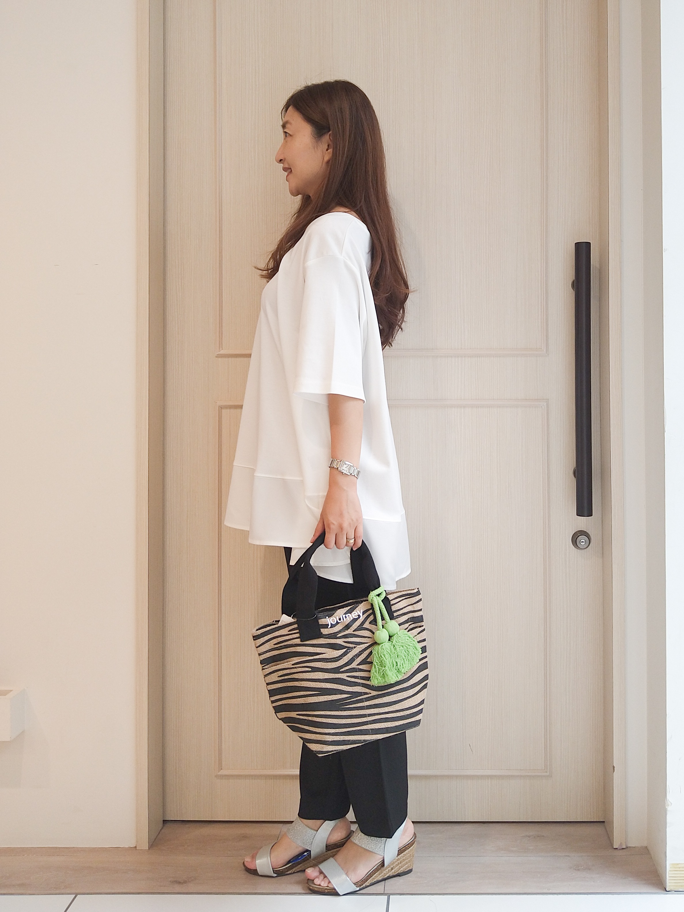mi-saさんの「SHOO･LA･RUE｜【ひんやり/UV/抗菌防臭】体型カバーも叶う 裾切り替えAライントップス」を使ったコーディネート