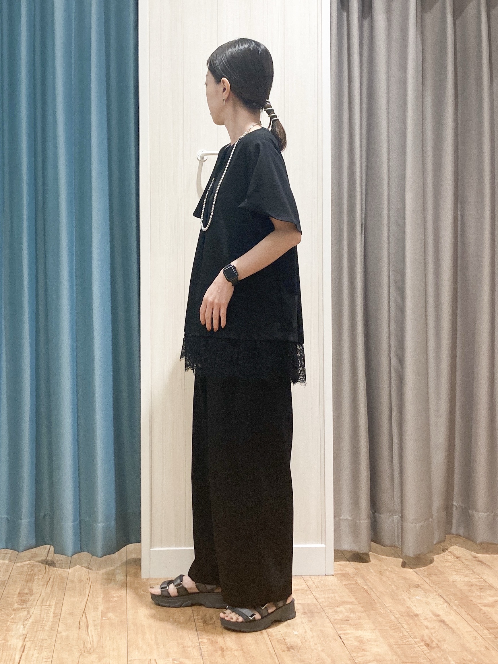 thさんの「SHOO･LA･RUE｜【S-LL/洗濯機可】軽凛(かろりん)ひんやり スキッパー裾レースブラウス」を使ったコーディネート