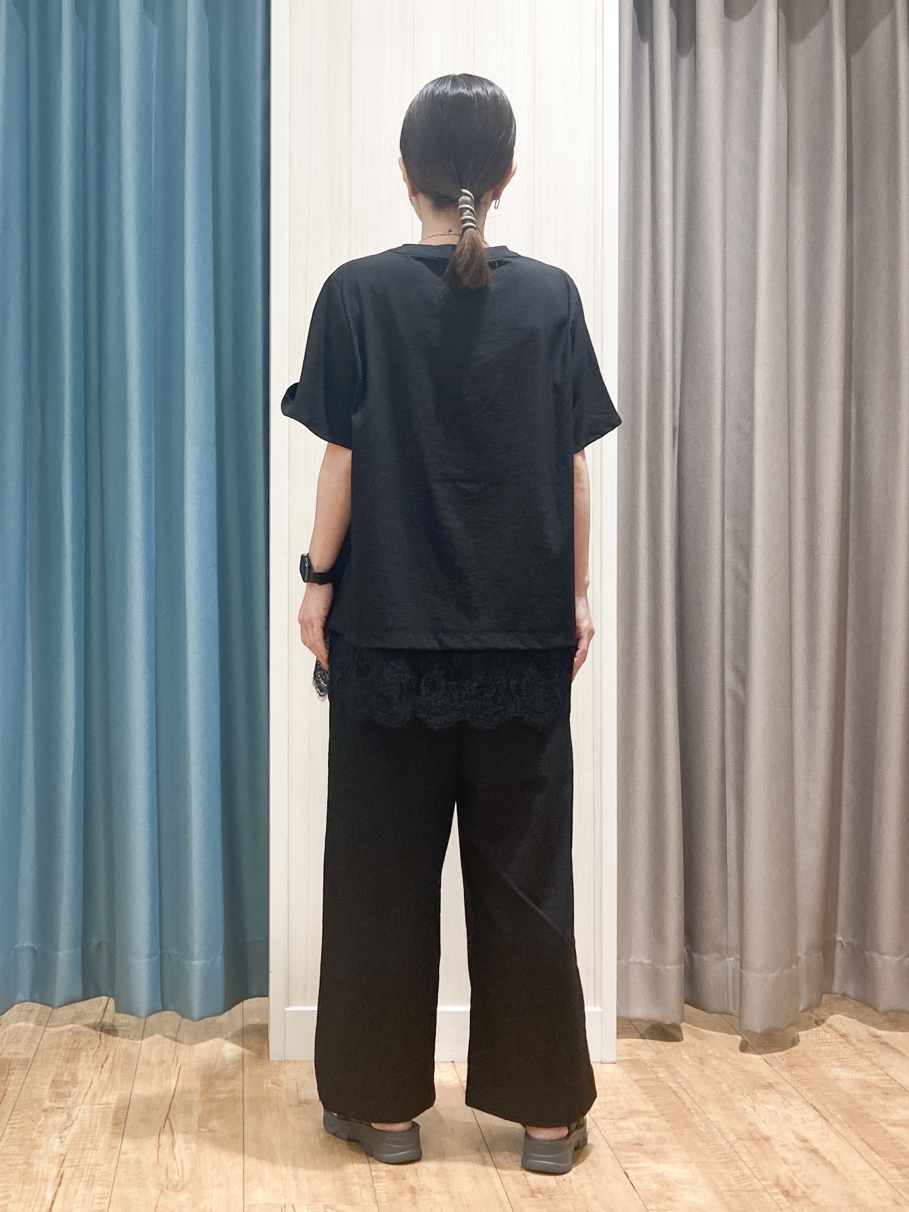 thさんの「SHOO･LA･RUE｜【S-LL/洗濯機可】軽凛(かろりん)ひんやり スキッパー裾レースブラウス」を使ったコーディネート