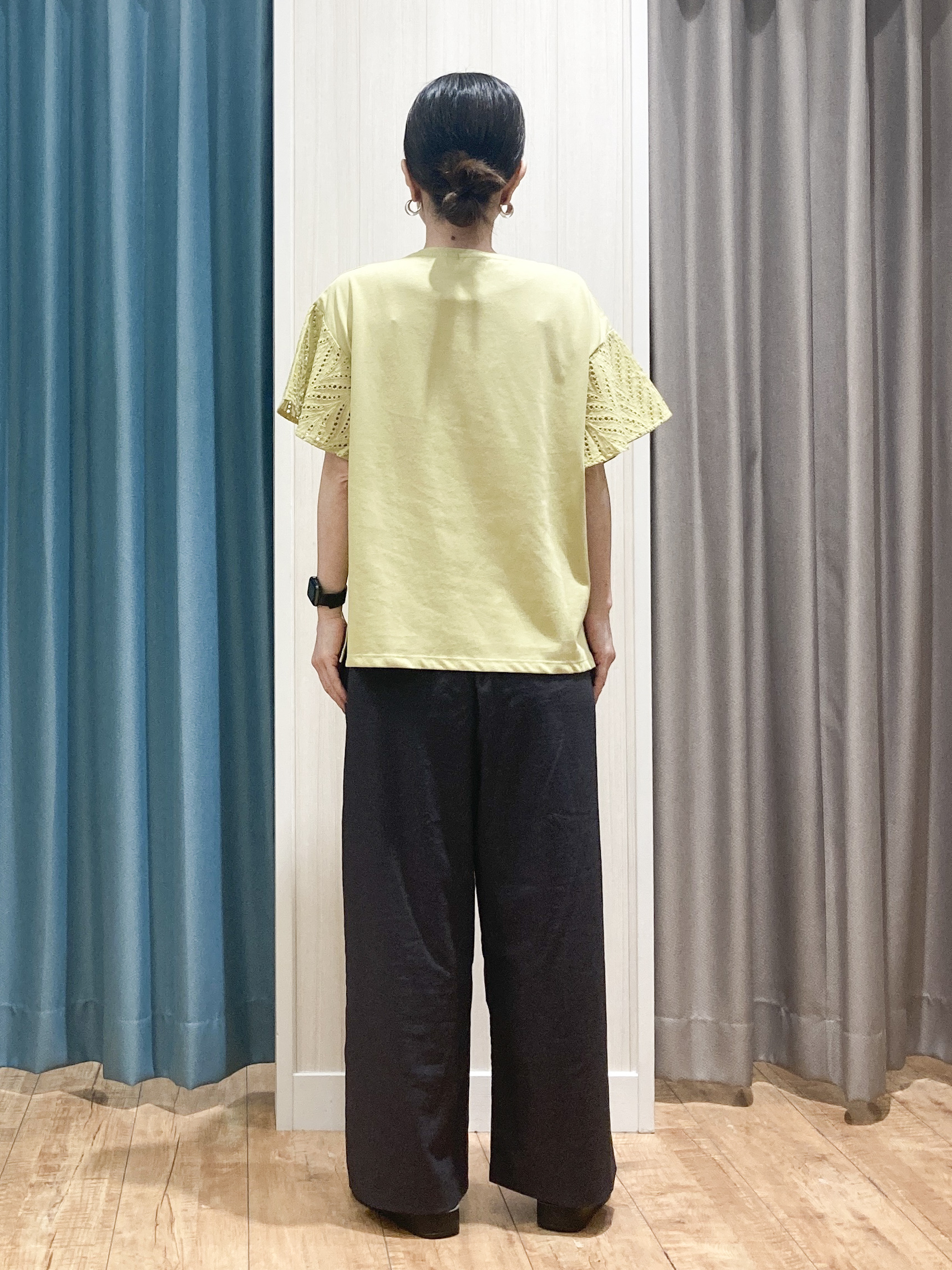 thさんの「SHOO･LA･RUE｜【汗じみ防止/ひんやり/S-LL】レースが華やか お袖フレアTシャツ」を使ったコーディネート