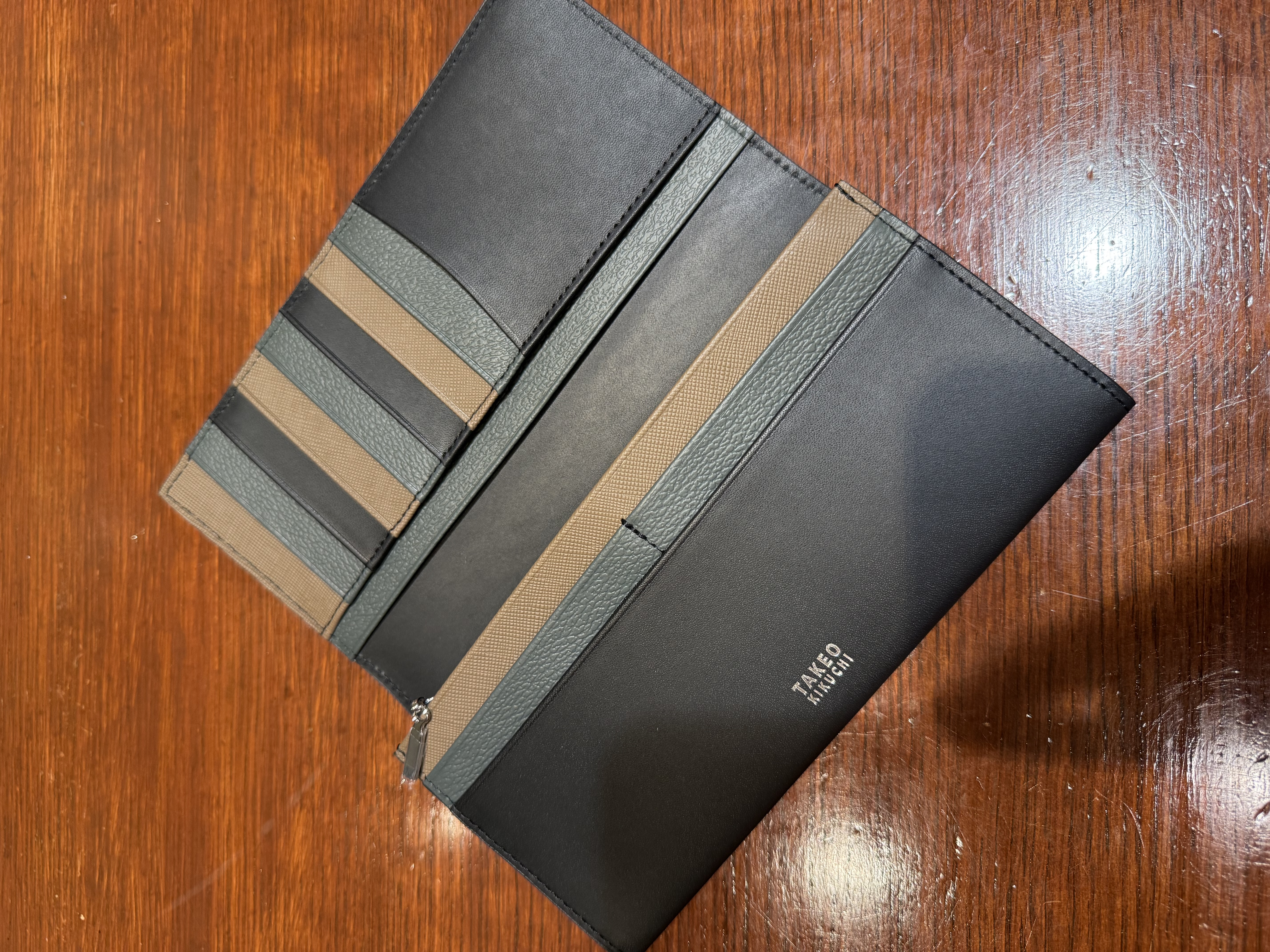 hanechanさんの「TAKEO KIKUCHI｜Tアンティークレザー 2つ折り長財布」を使ったコーディネート