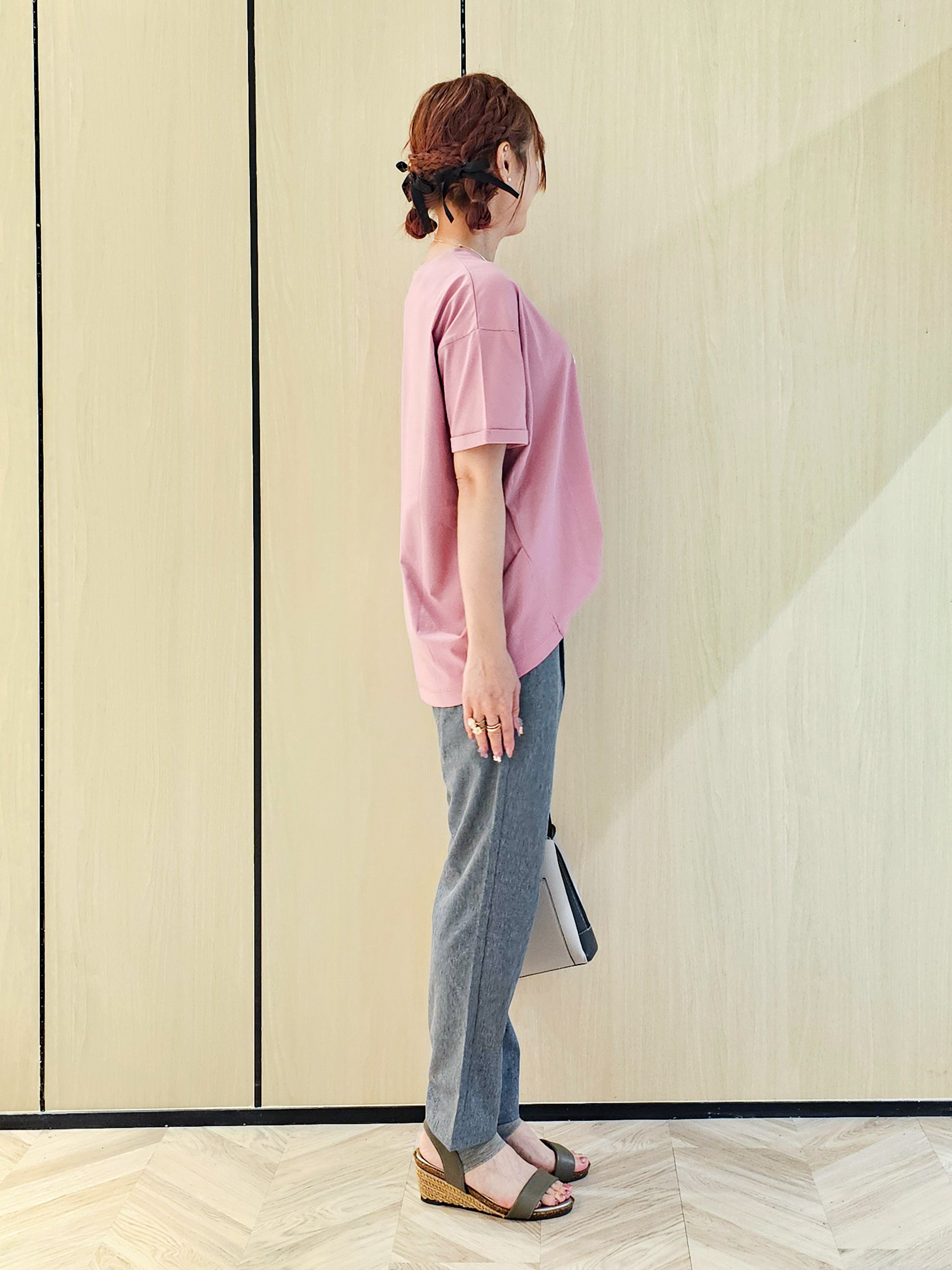 ゆゆさんの「SHOO･LA･RUE｜【ひんやり/S-LL】インせず決まる フロントタックデザインTシャツ」を使ったコーディネート