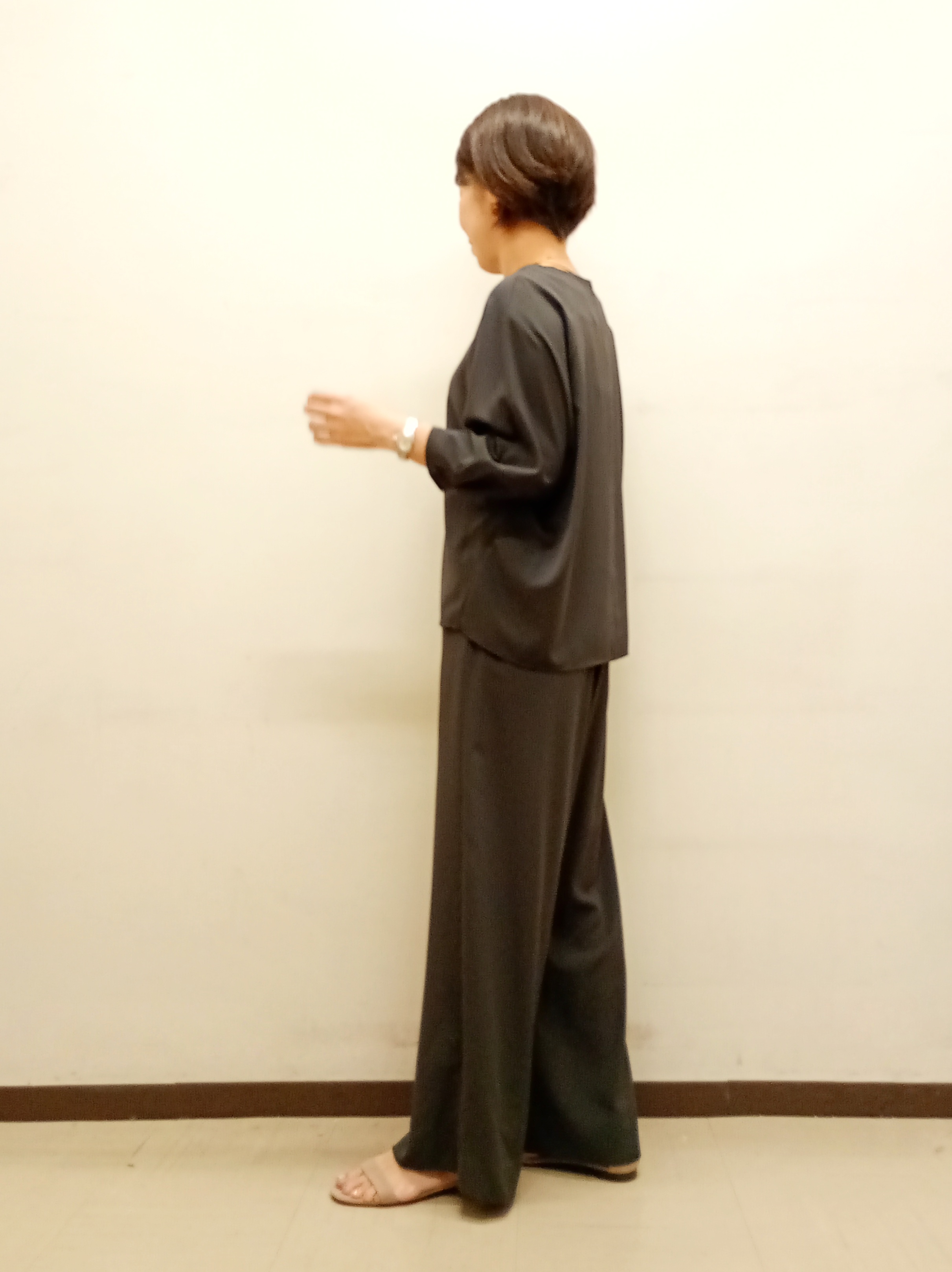 Kさんの「INDIVI｜【さらに軽く軽快！／着る日傘】イージーワイドパンツ」を使ったコーディネート