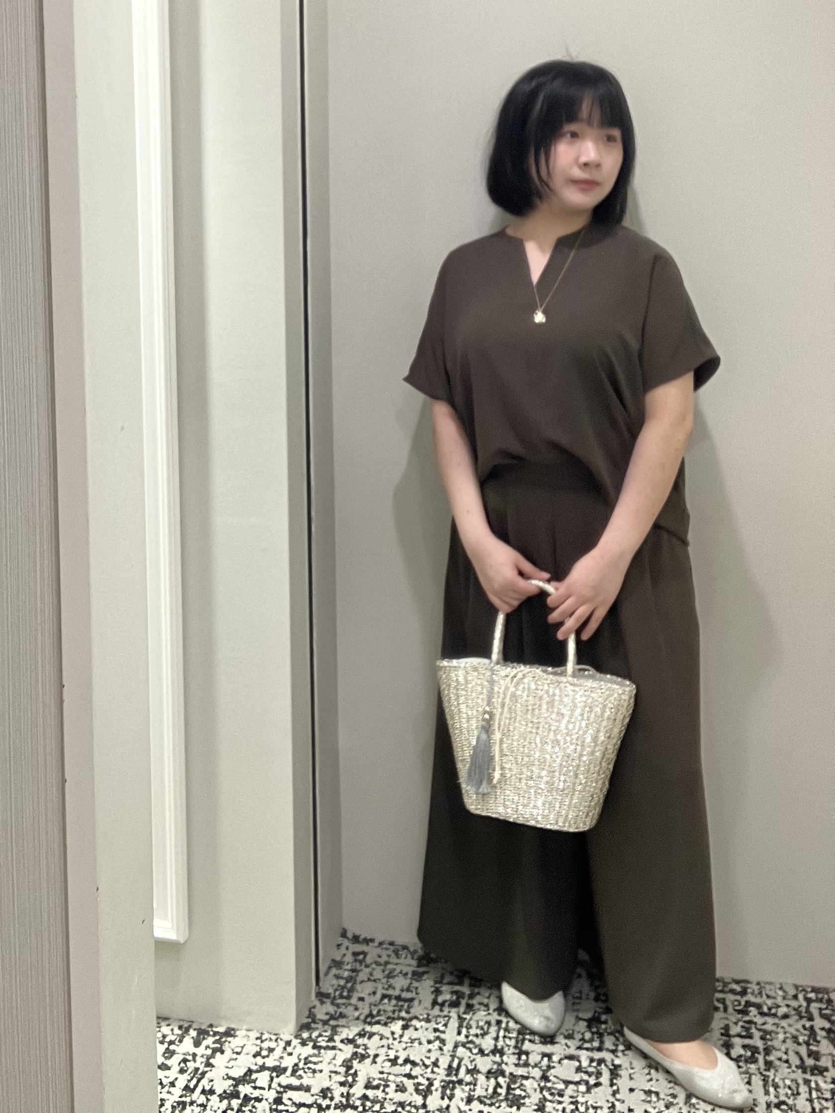 Mizukiさんの「UNTITLED｜【UV/接触冷感/セットアップ可】リラクシーキーVネックブラウス」を使ったコーディネート