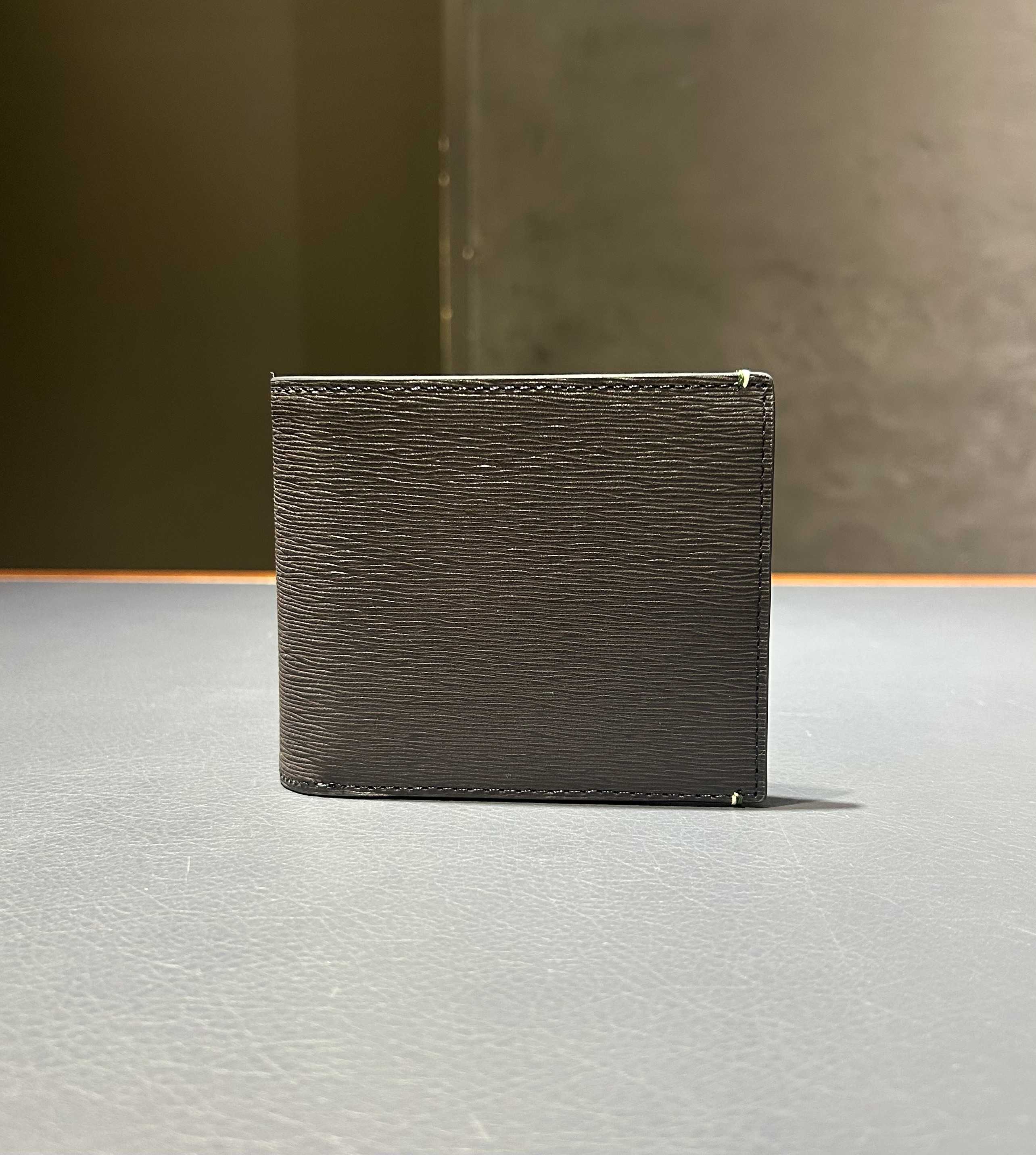 uchihiroさんの「TAKEO KIKUCHI｜水シボレザー2つ折り財布」を使ったコーディネート
