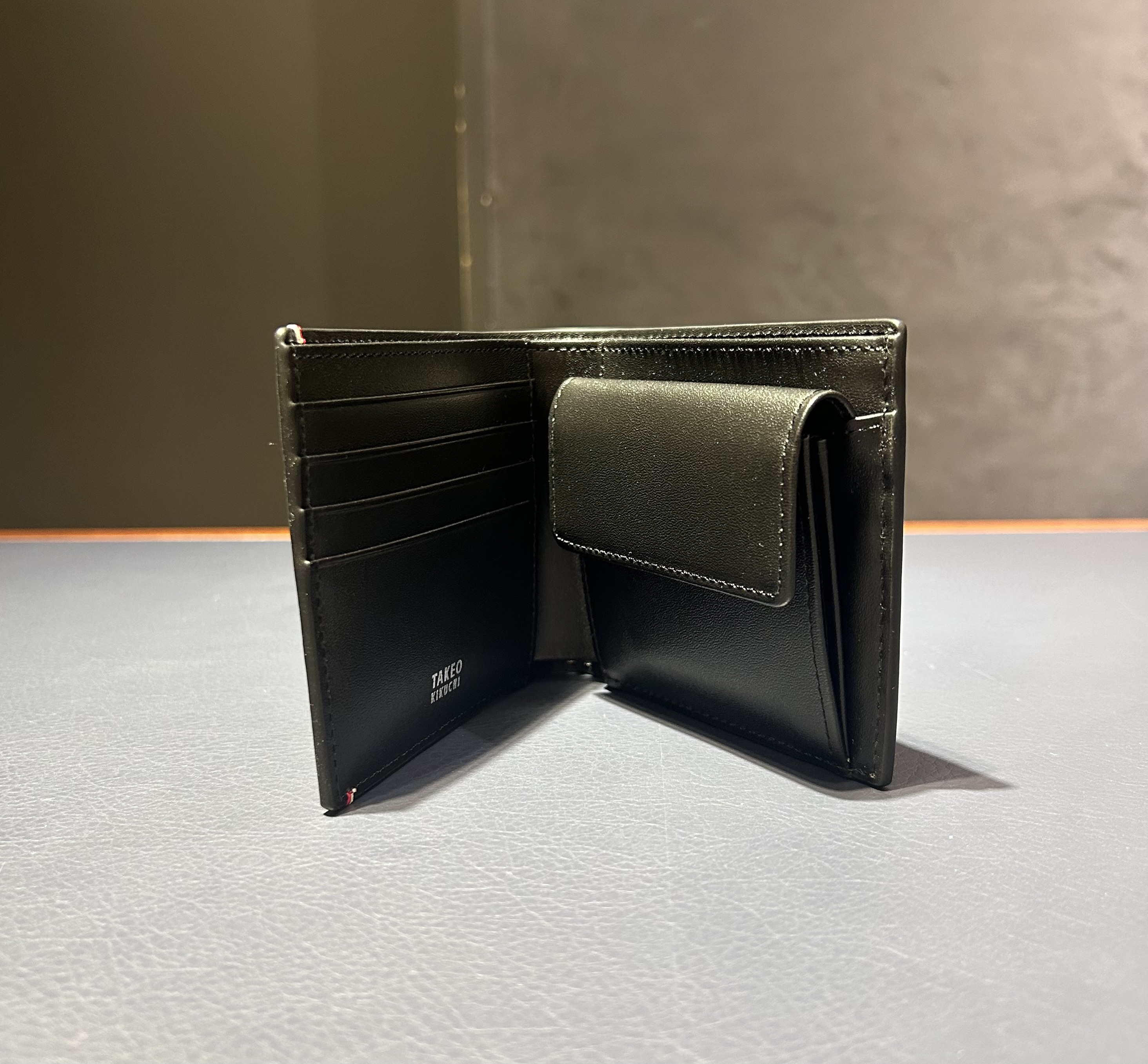 uchihiroさんの「TAKEO KIKUCHI｜水シボレザー2つ折り財布」を使ったコーディネート