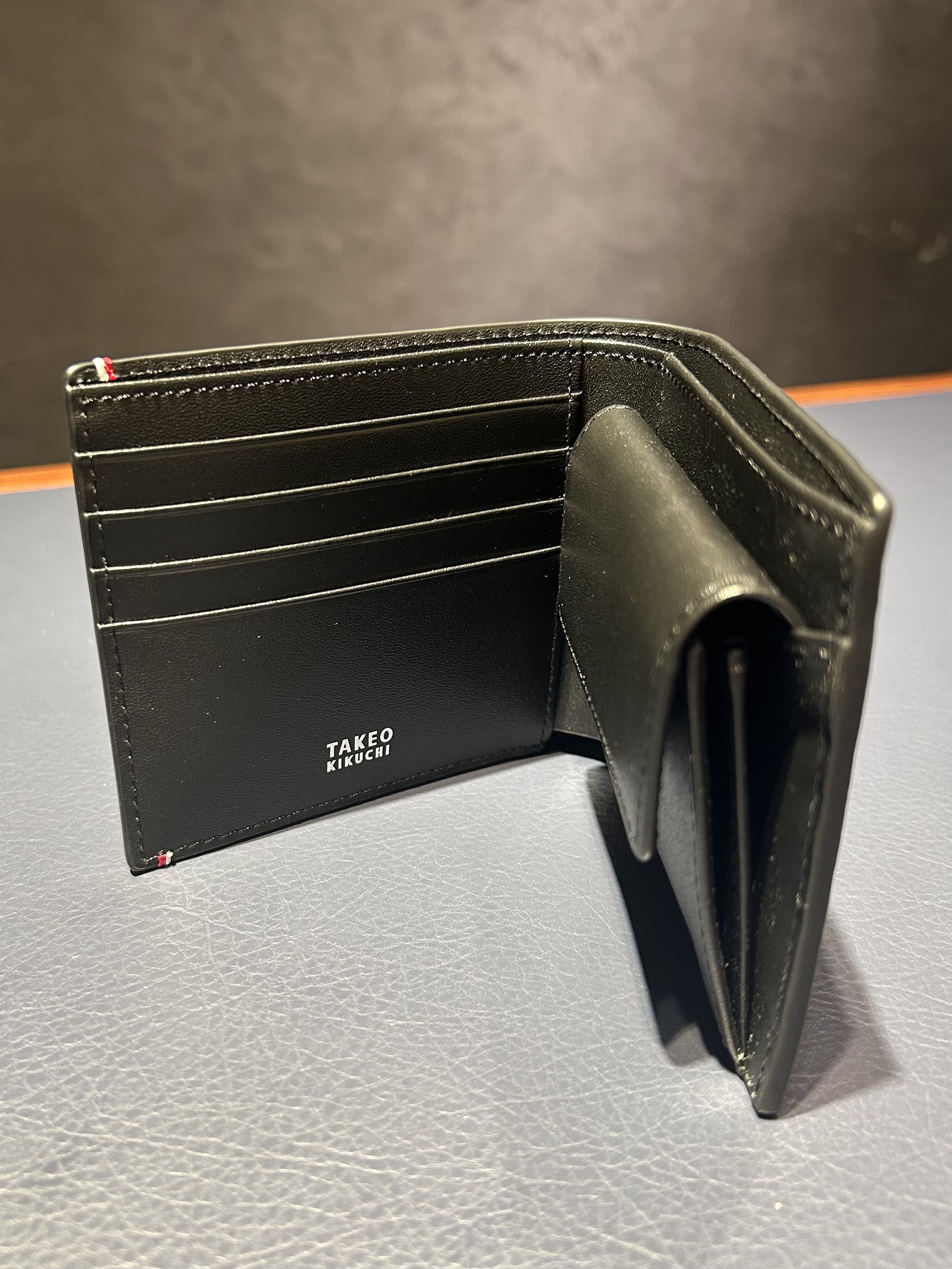 uchihiroさんの「TAKEO KIKUCHI｜水シボレザー2つ折り財布」を使ったコーディネート