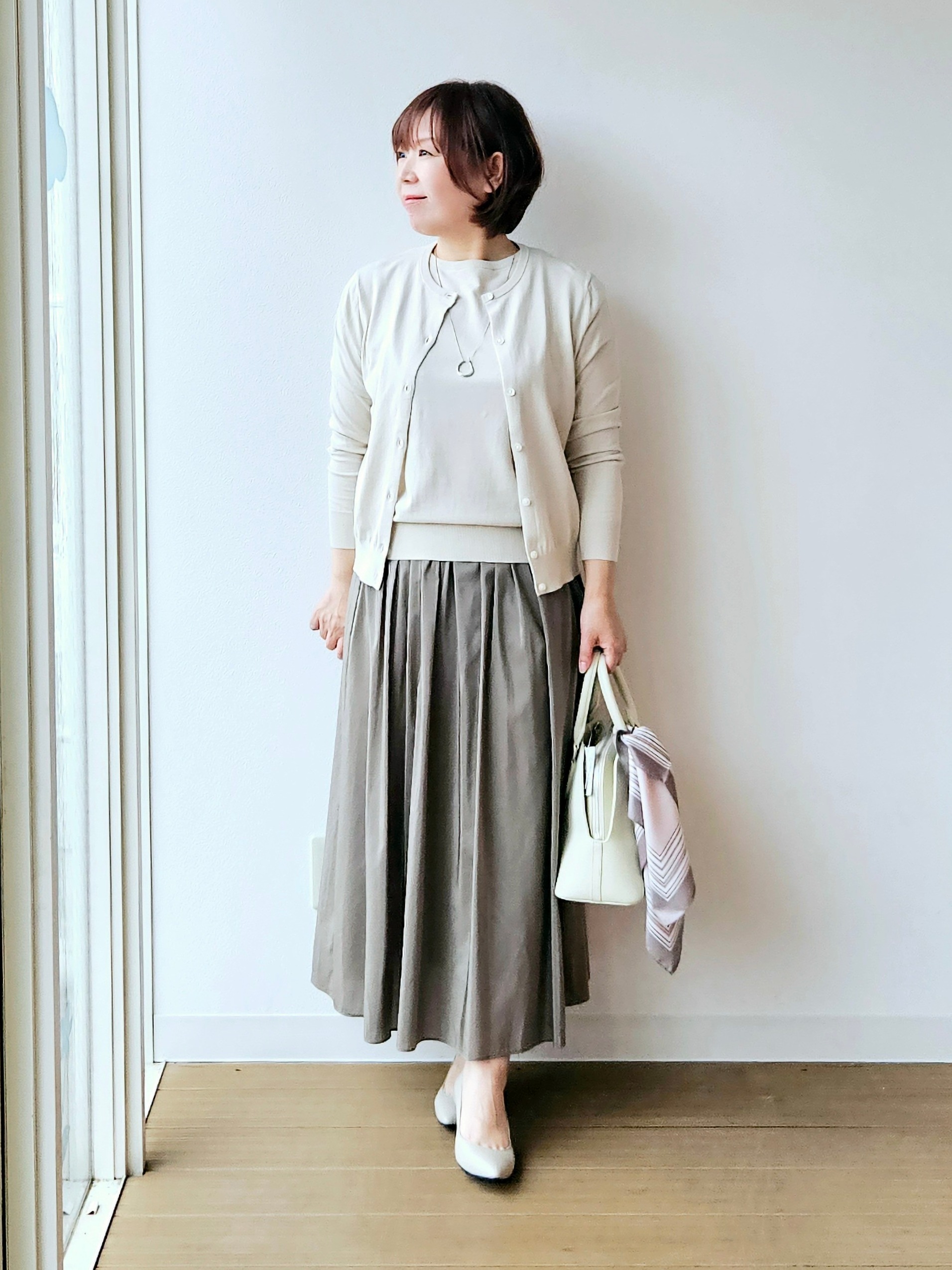 やじまさんの「UNTITLED｜【9色展開/アンサンブル可】コットンクルーネックカーディガン」を使ったコーディネート