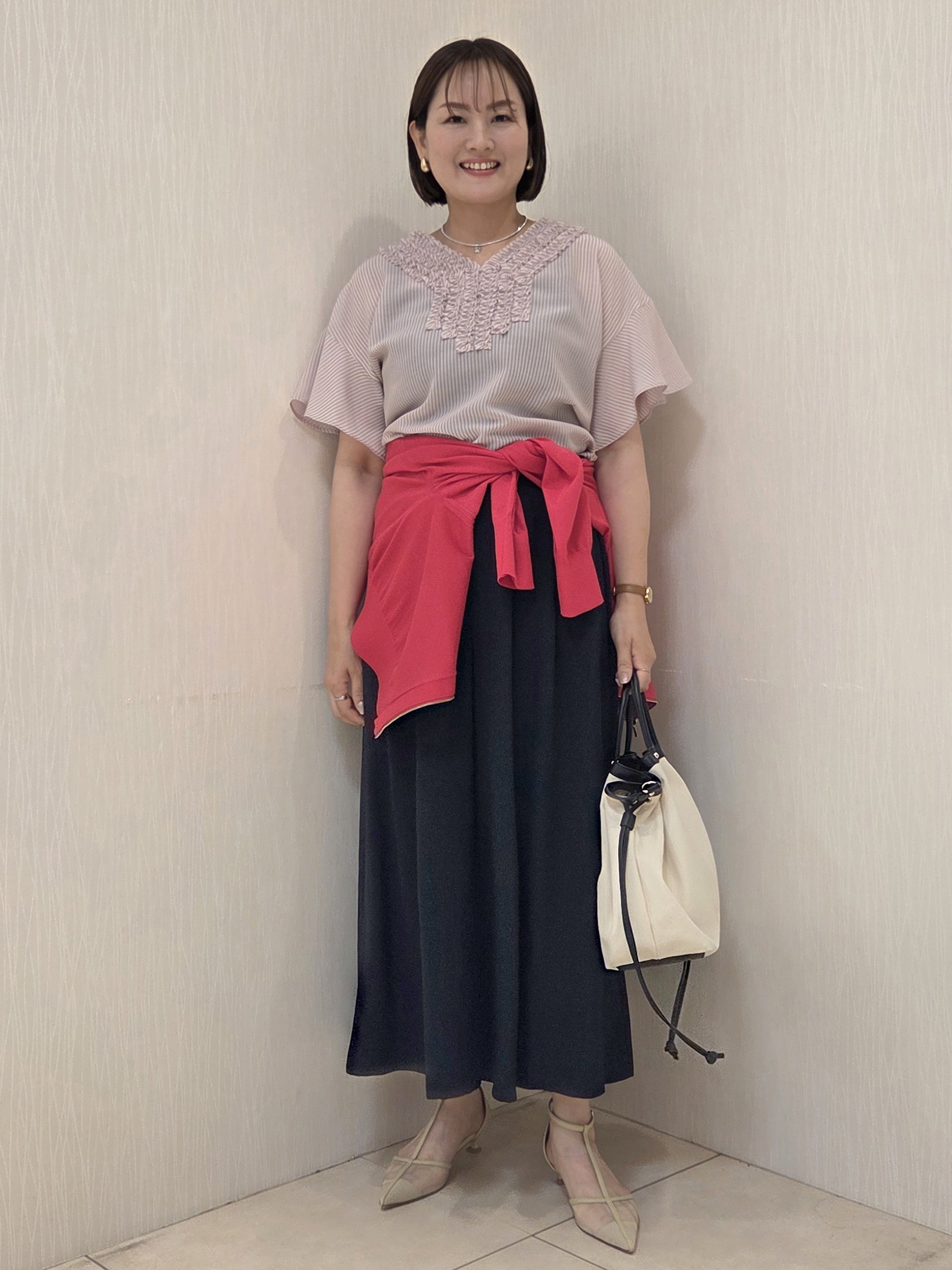 naokoさんの「UNTITLED｜【接触冷感/通気性/洗える】Vネックフリルブラウス」を使ったコーディネート