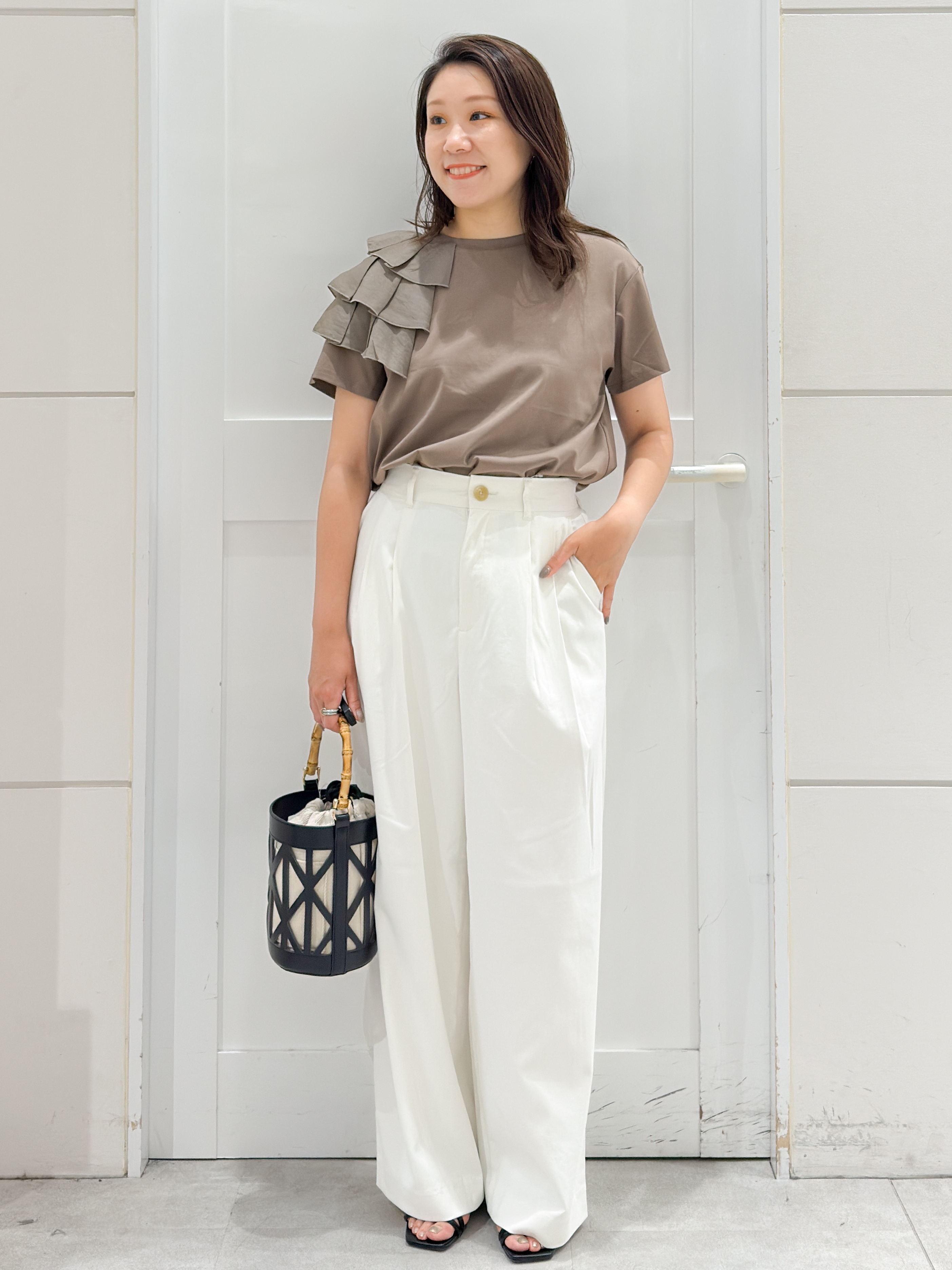 yuka.aさんの「OPAQUE.CLIP｜【接触冷感】アシメフリルドッキングカットソー《UVケア／洗濯機OK》」を使ったコーディネート