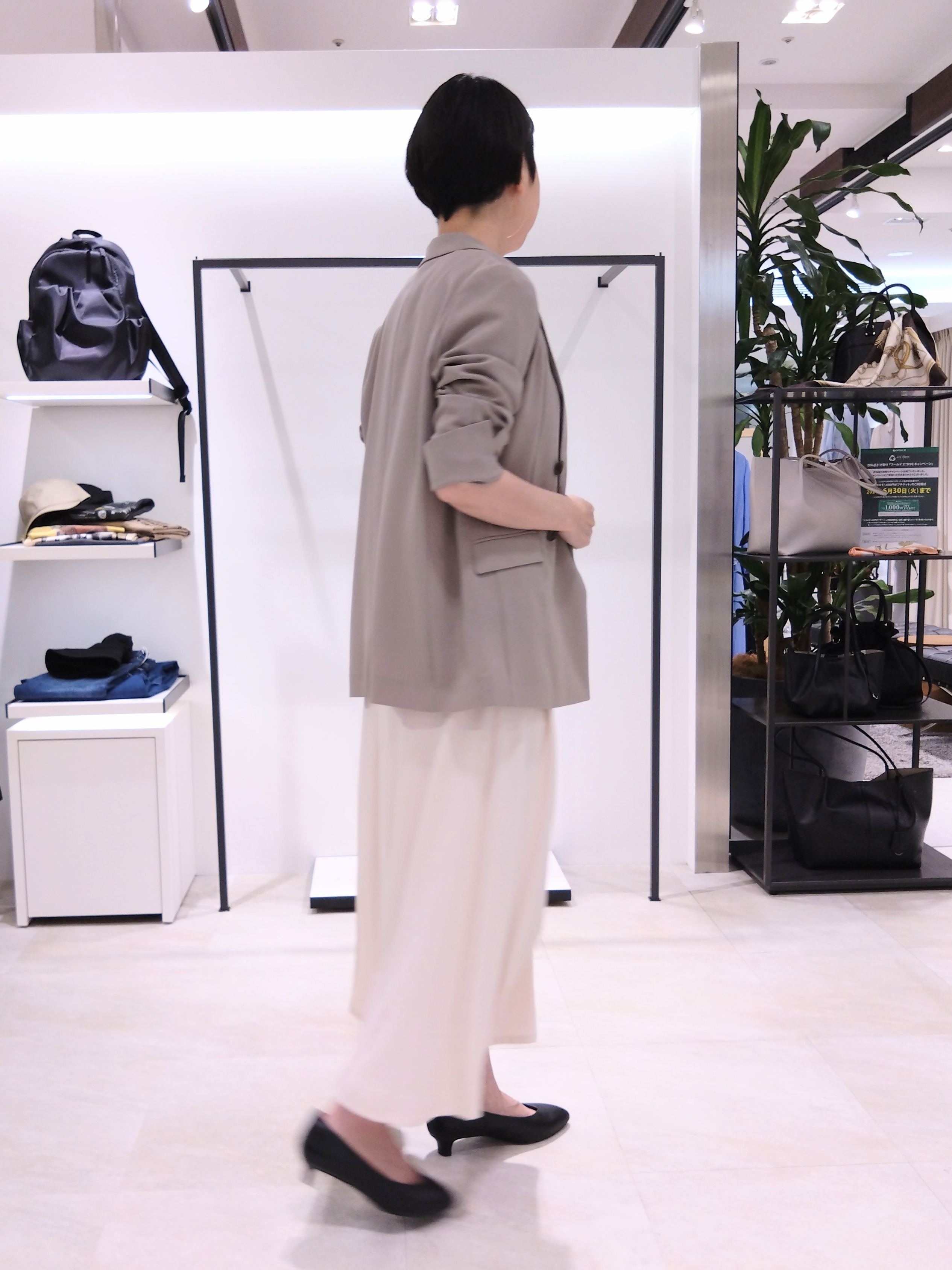 まちこさんの「UNTITLED｜【新色追加/セットアップ可】エアリー ダブルブレストジャケット」を使ったコーディネート