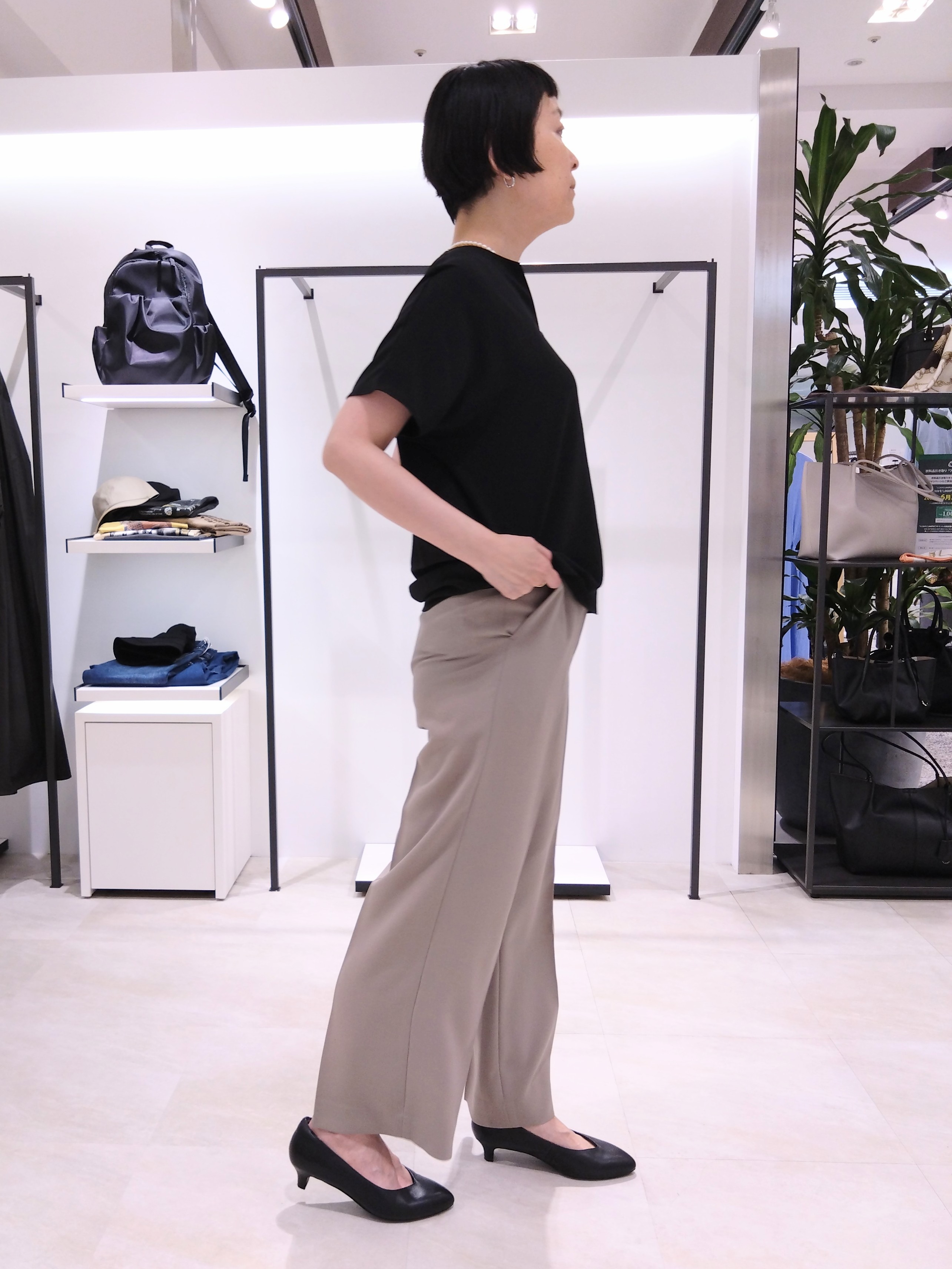 まちこさんの「UNTITLED｜【新色追加/接触冷感/セットアップ可】エアリー ワイドパンツ」を使ったコーディネート