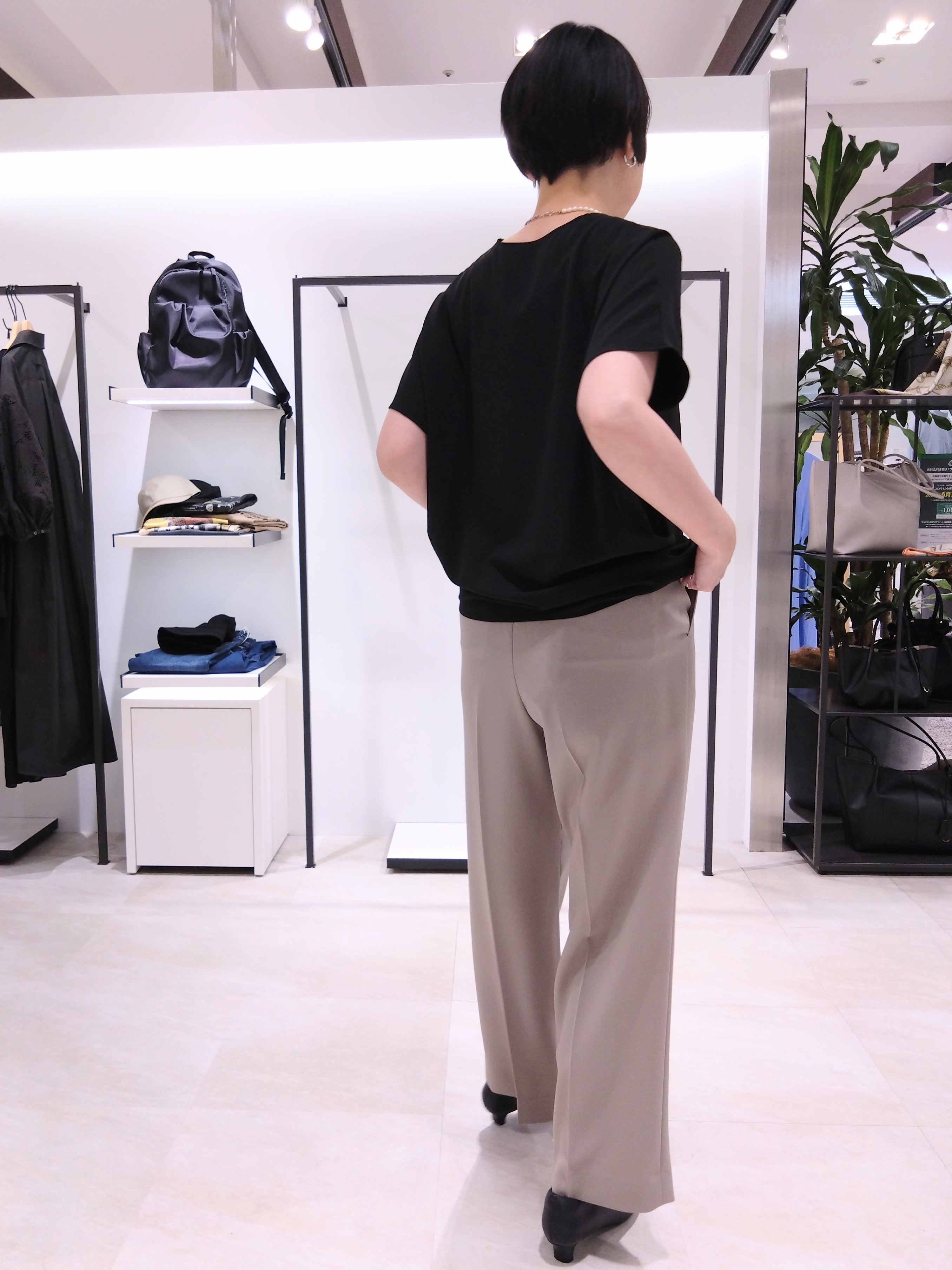 まちこさんの「UNTITLED｜【新色追加/接触冷感/セットアップ可】エアリー ワイドパンツ」を使ったコーディネート