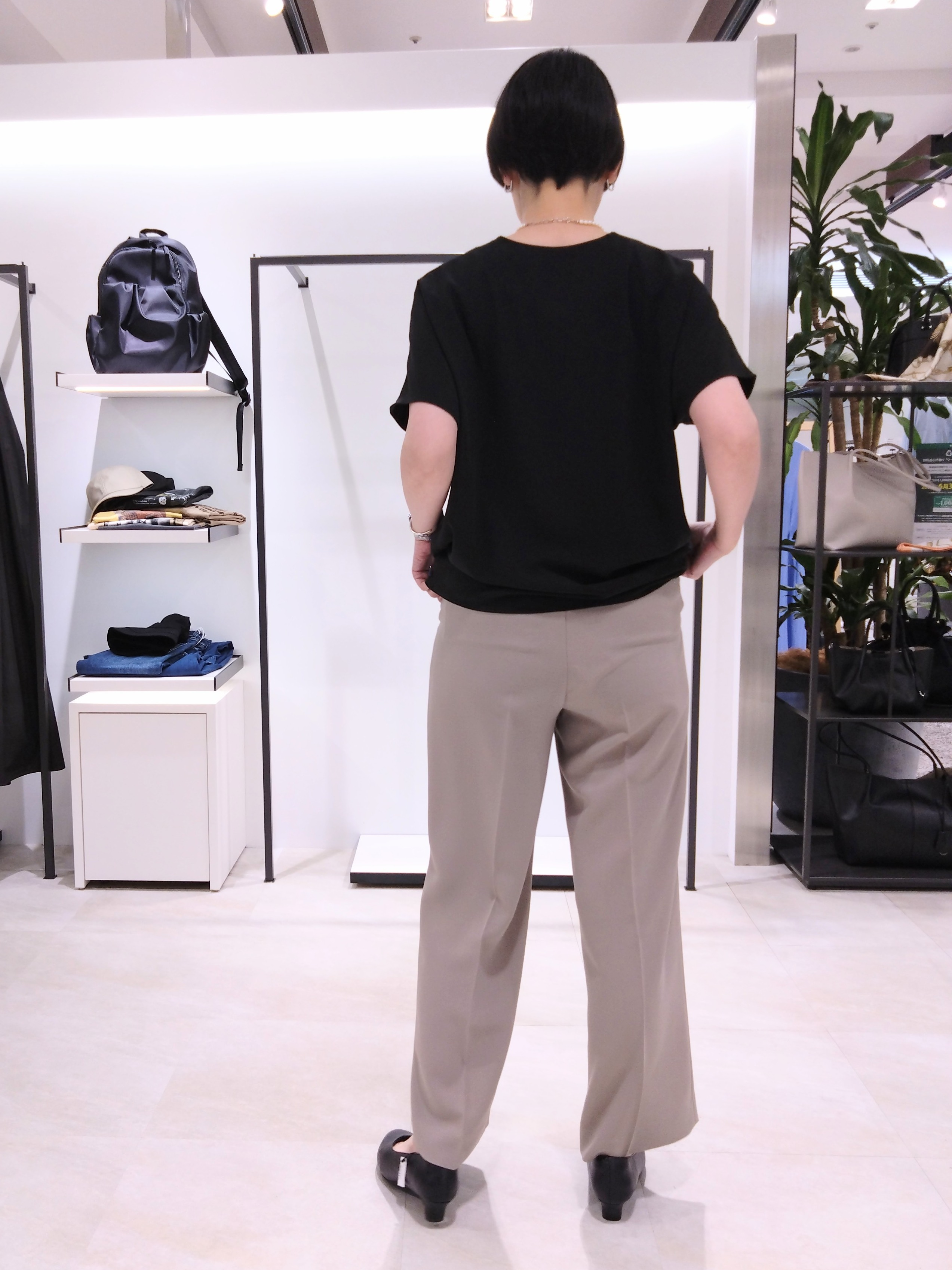 まちこさんの「UNTITLED｜【新色追加/接触冷感/セットアップ可】エアリー ワイドパンツ」を使ったコーディネート
