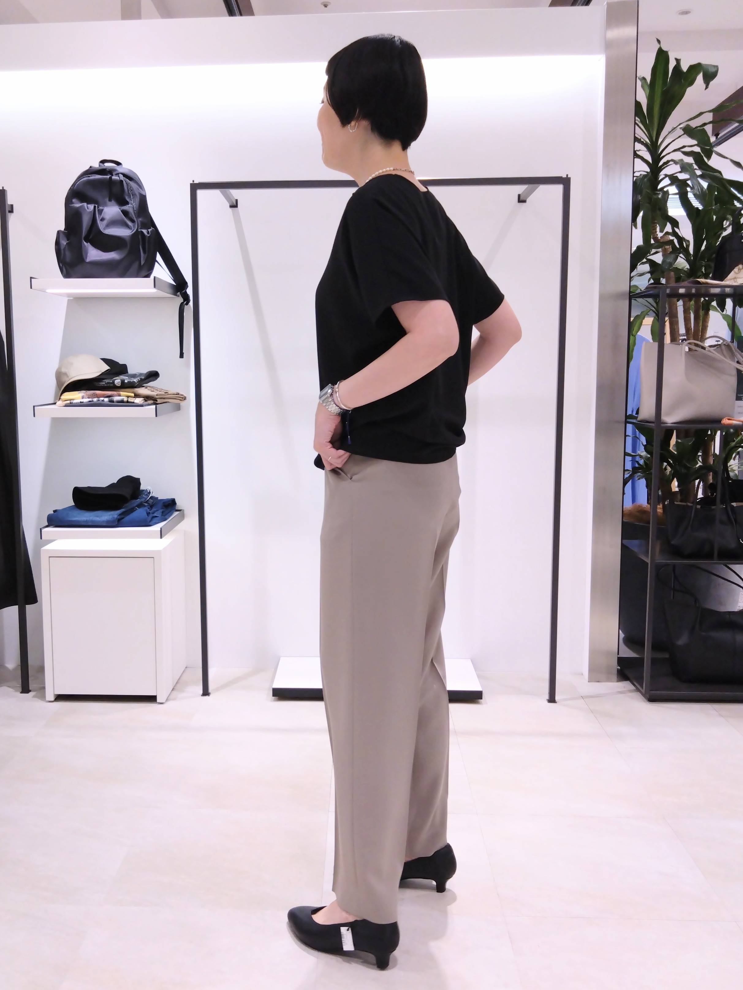 まちこさんの「UNTITLED｜【新色追加/接触冷感/セットアップ可】エアリー ワイドパンツ」を使ったコーディネート